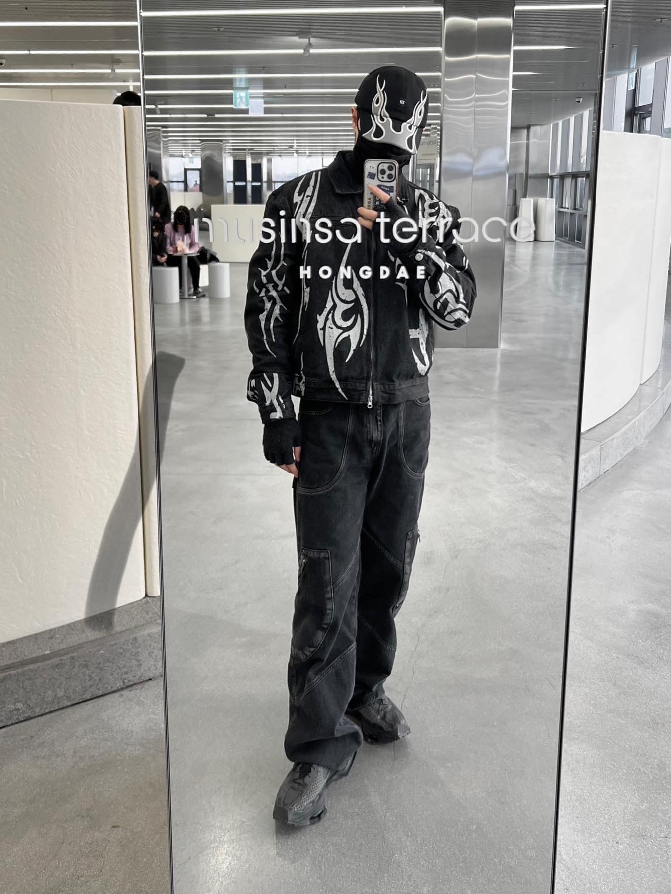 Yeezy Gap Engineered By Balenciaga Flame Cap Black, Nike x Matthew M Williams Zoom 004 Triple Black 착용 스타일 - 1