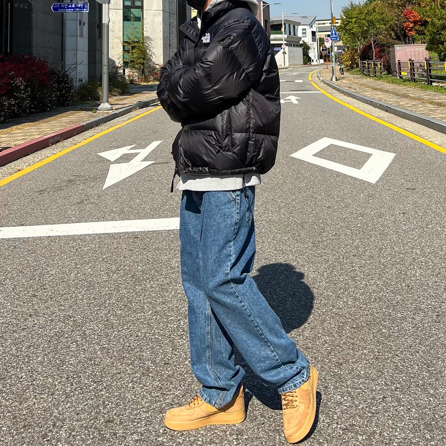 Nike x Supreme Air Force 1 Low Flax, The North Face 1996 Eco Nuptse Jacket Black 착용 스타일 - 2