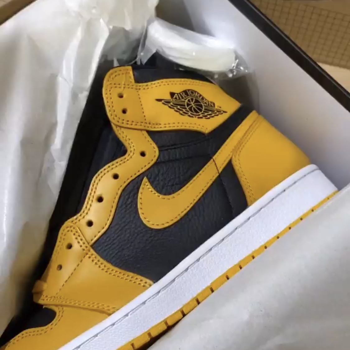 Jordan 1 Mid Racer Blue, (W) Jordan 1 Elevate Low White and Wolf Grey 착용 스타일 - 4