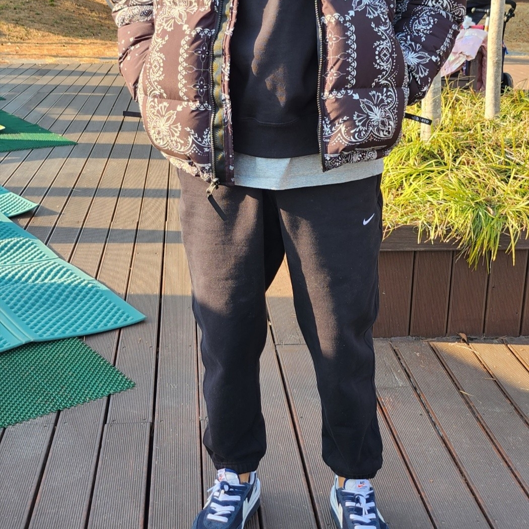 Nike NRG Solo Swoosh Fleece Pants Black White - Asia, Nike NRG Solo Swoosh Crew Fleece Black White - Asia 착용 스타일 - 1