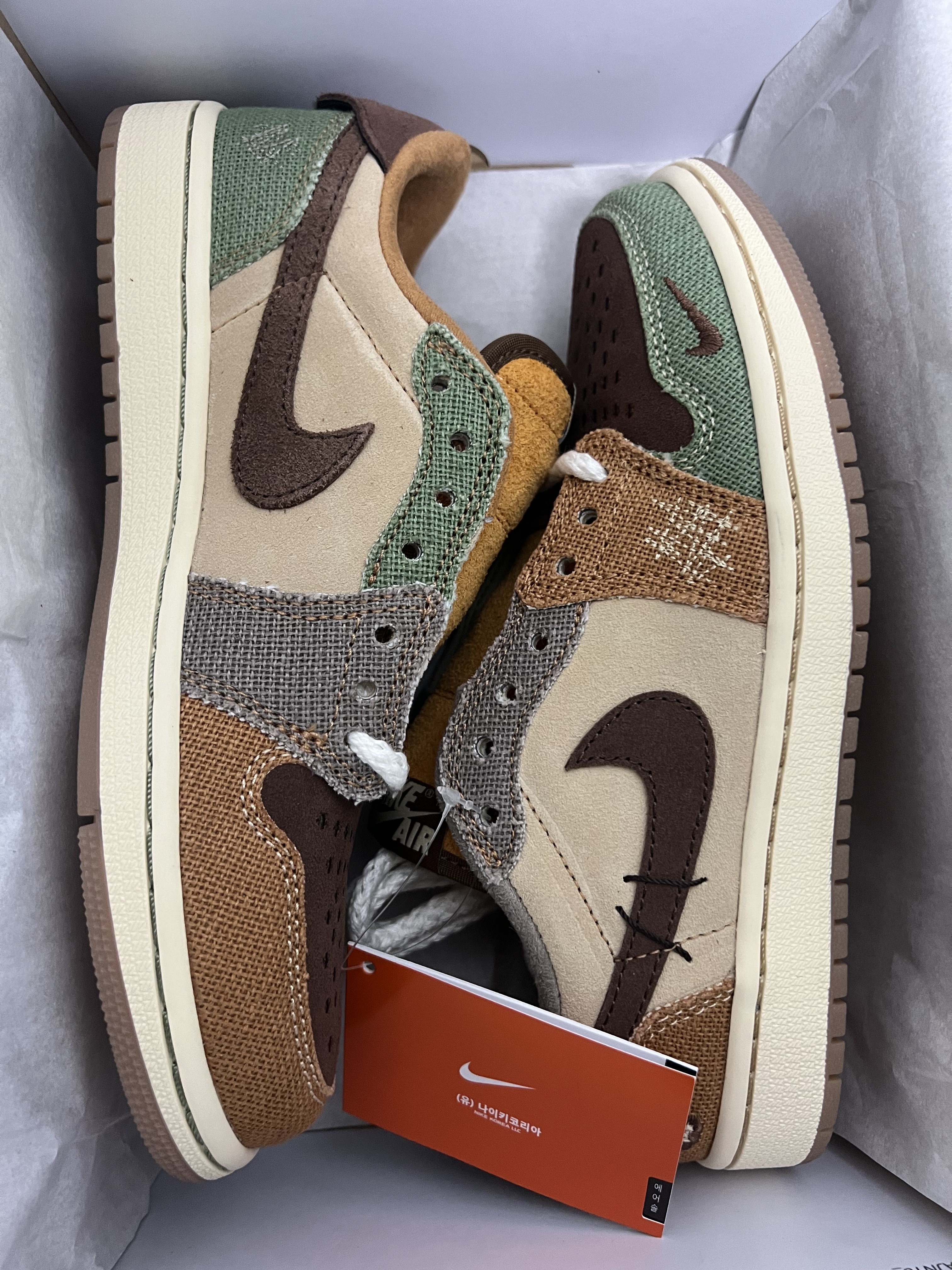 Jordan 1 x Zion Williamson Retro Low OG Flax and Oil Green 착용 스타일 - 1