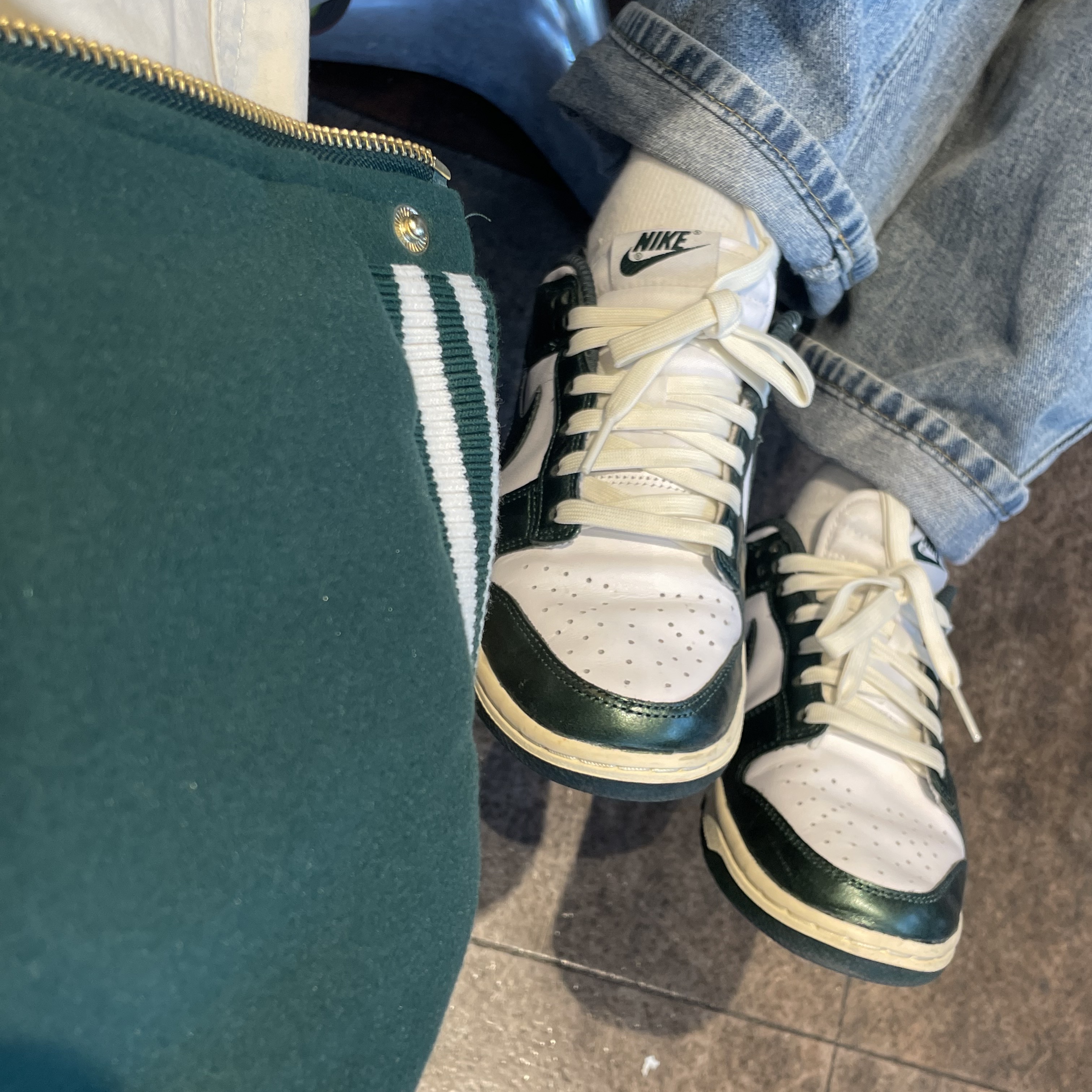 (W) Nike Dunk Low Vintage Green 착용 스타일 - 4