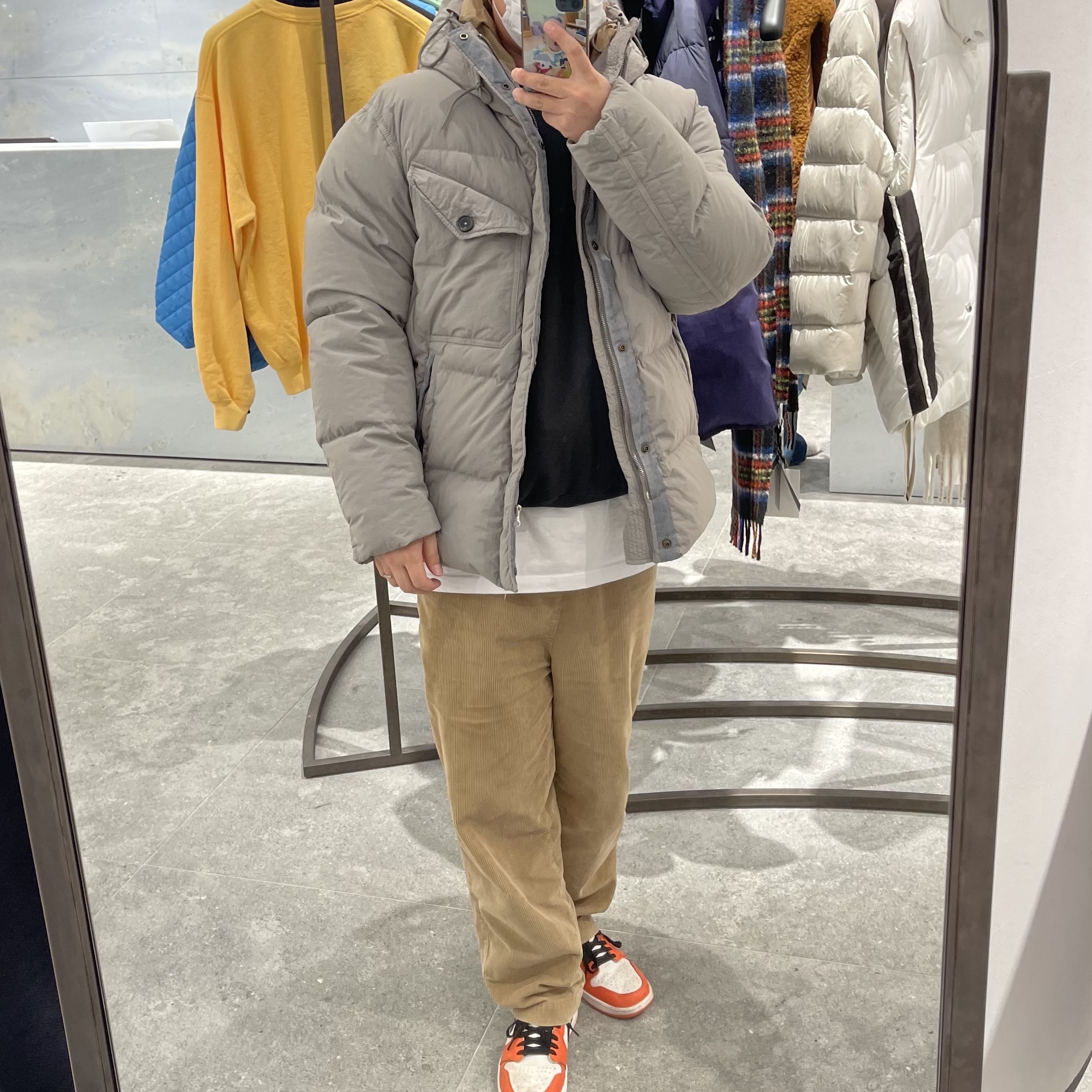 Jordan 1 Low OG Starfish, Essentials Pull-Over Crewneck Sweatshirt Black - 21SS 착용 스타일
