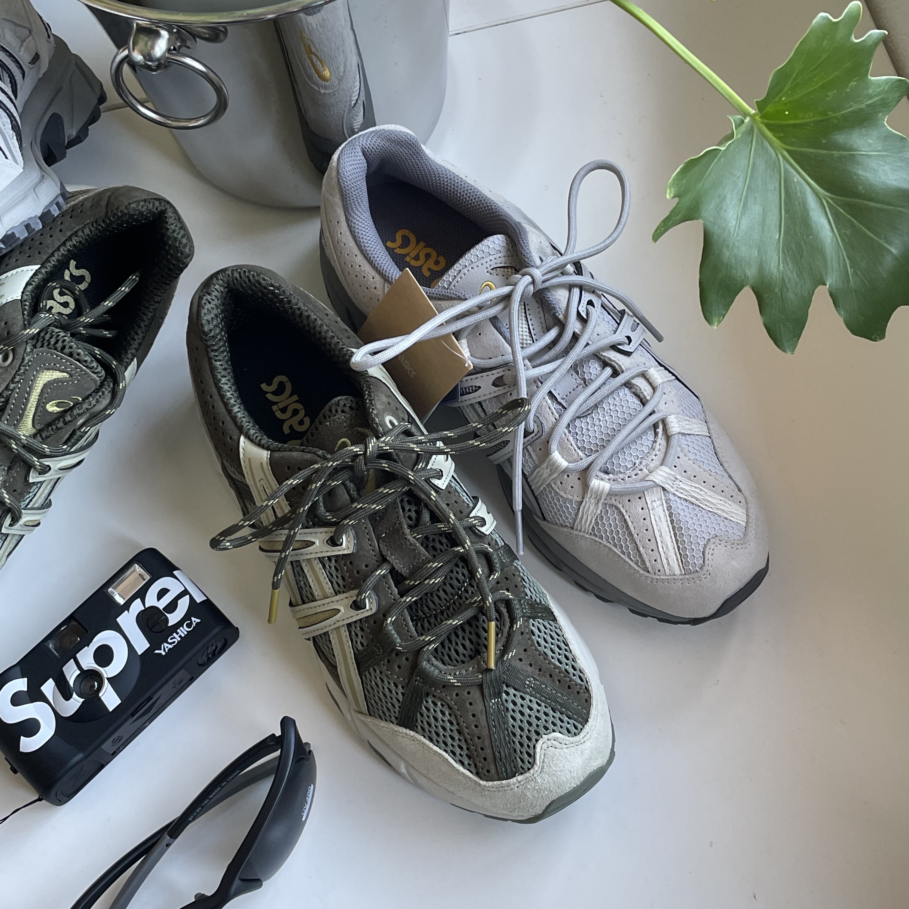 Asics Gel-Sonoma 15-50 Lichen Green Dried Leaf Green, Supreme Yashica MF-1 Camera Black - 21SS 착용 스타일 - 1