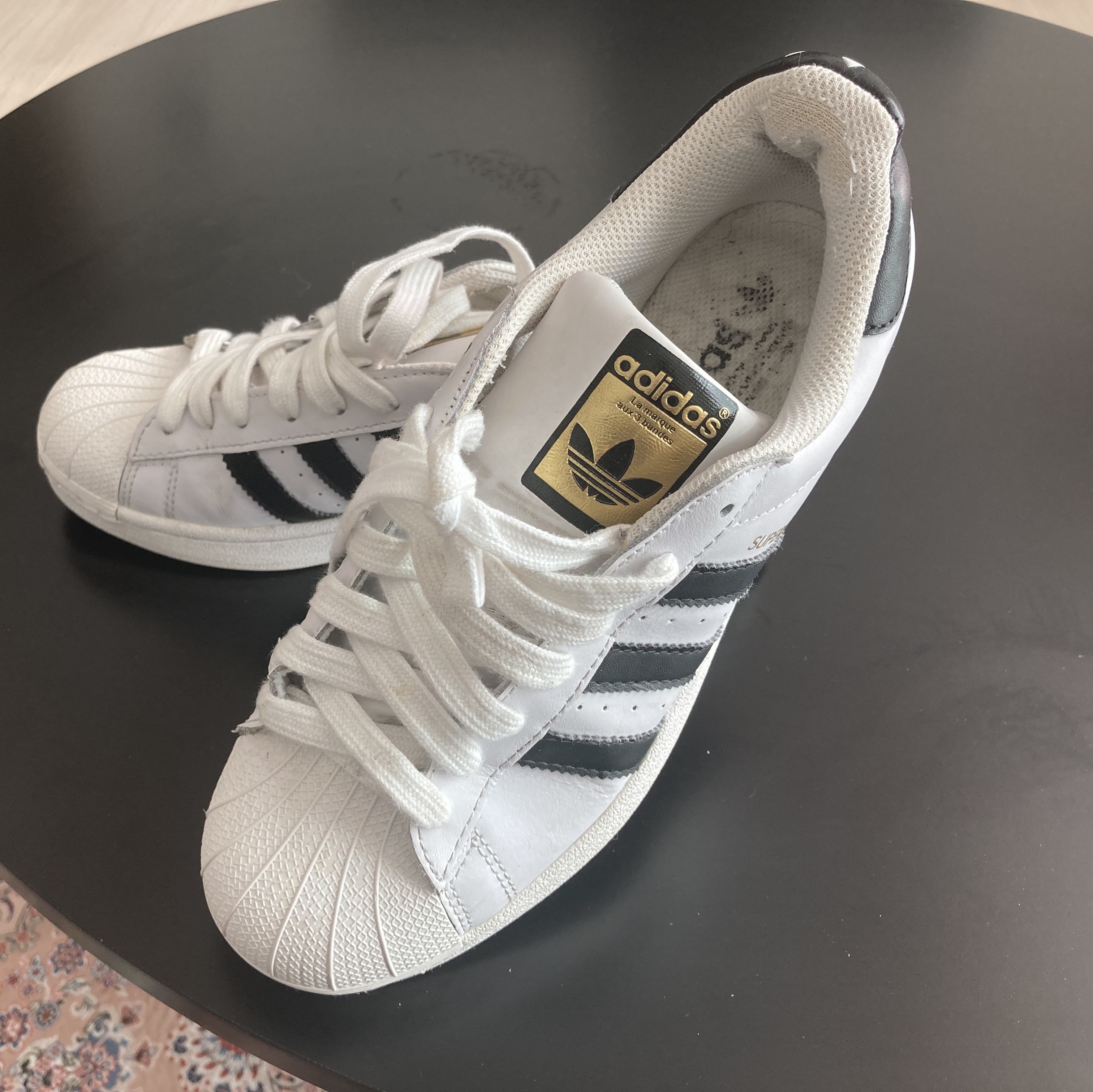 Adidas Superstar White Black 착용 스타일