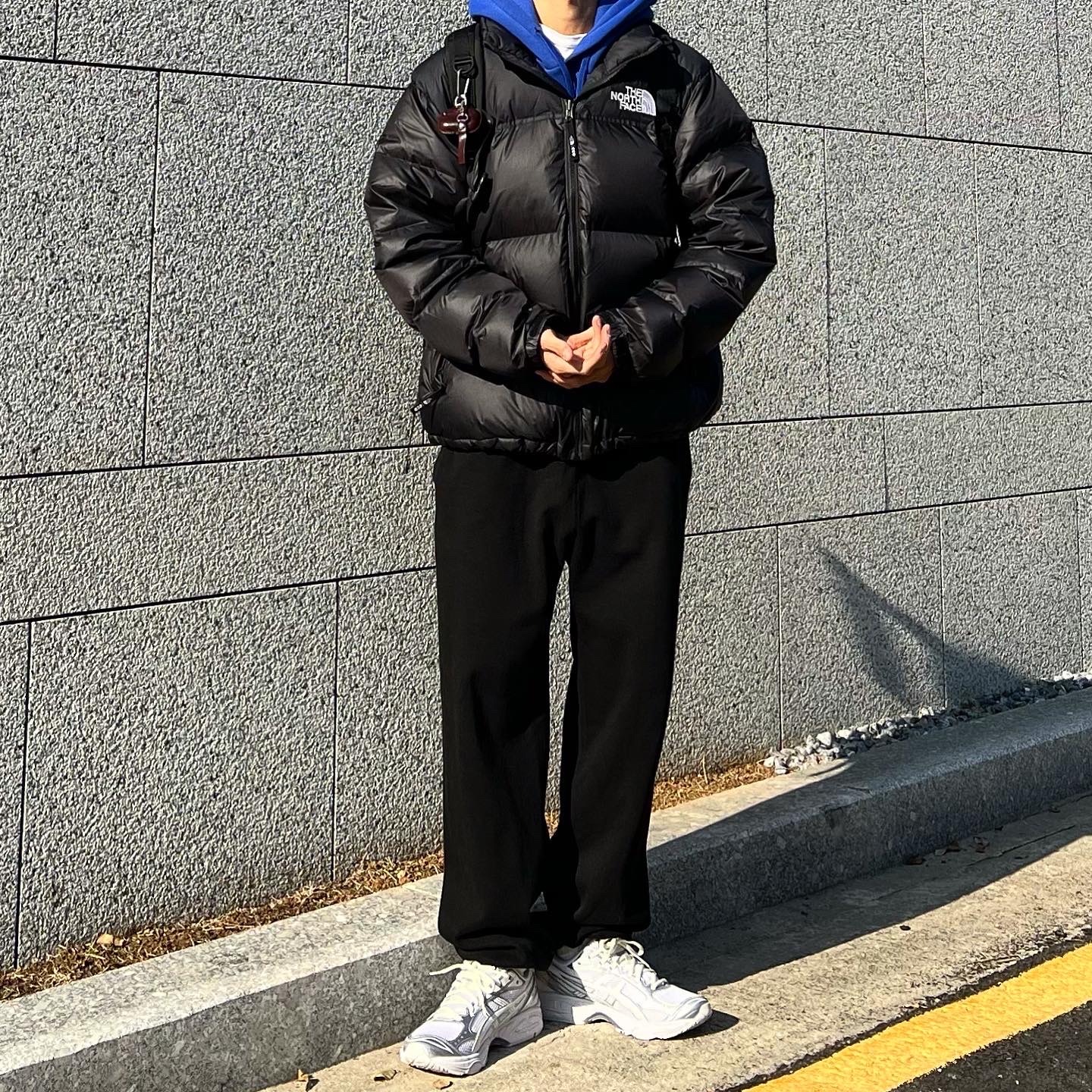 The North Face 1996 Eco Nuptse Jacket Black, Asics x JJJJound Gel-Kayano 14 Silver White 착용 스타일 - 2