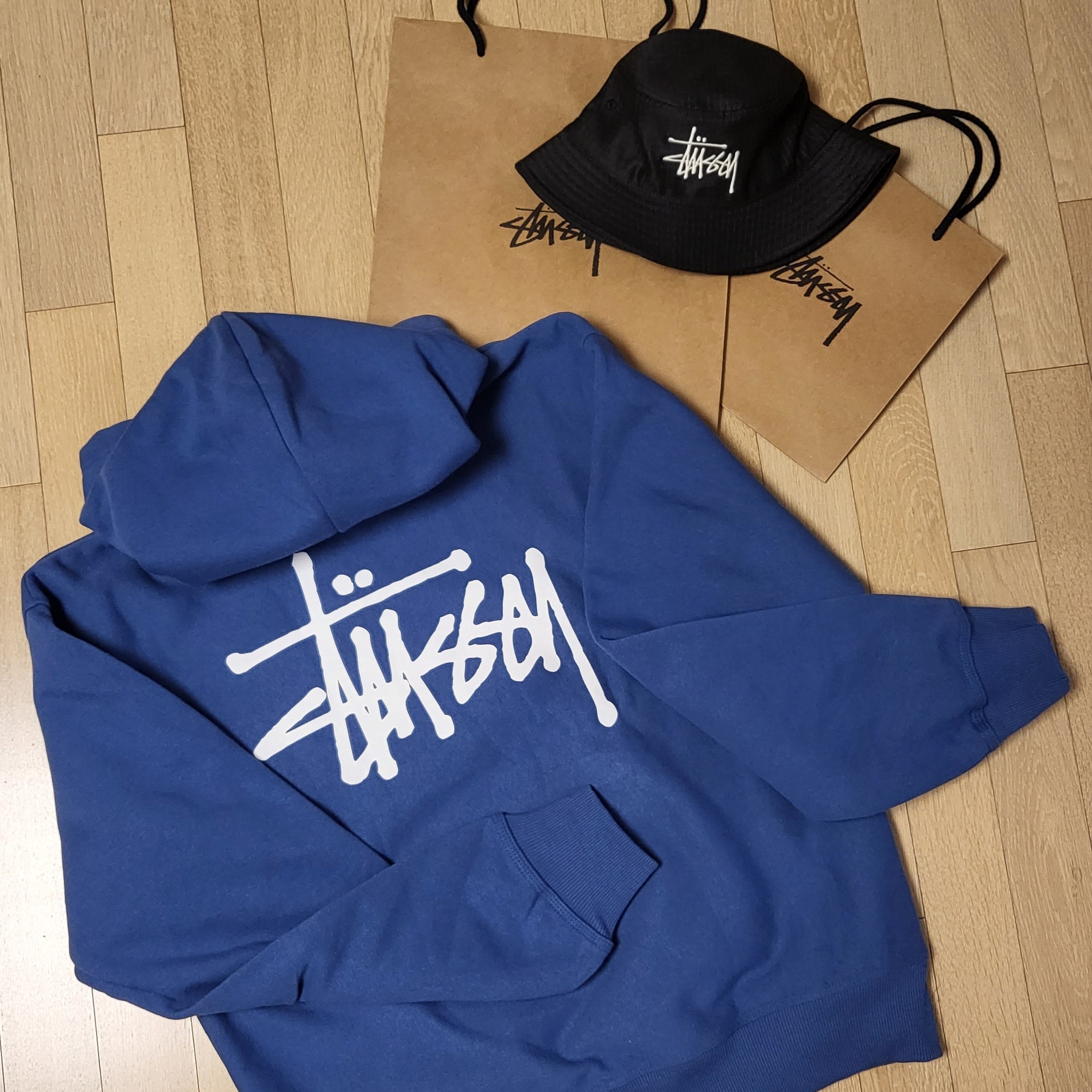 Stussy Grid Basic Bucket Hat Black, Stussy Basic Stussy Zip Hoodie Midnight 2022 착용 스타일