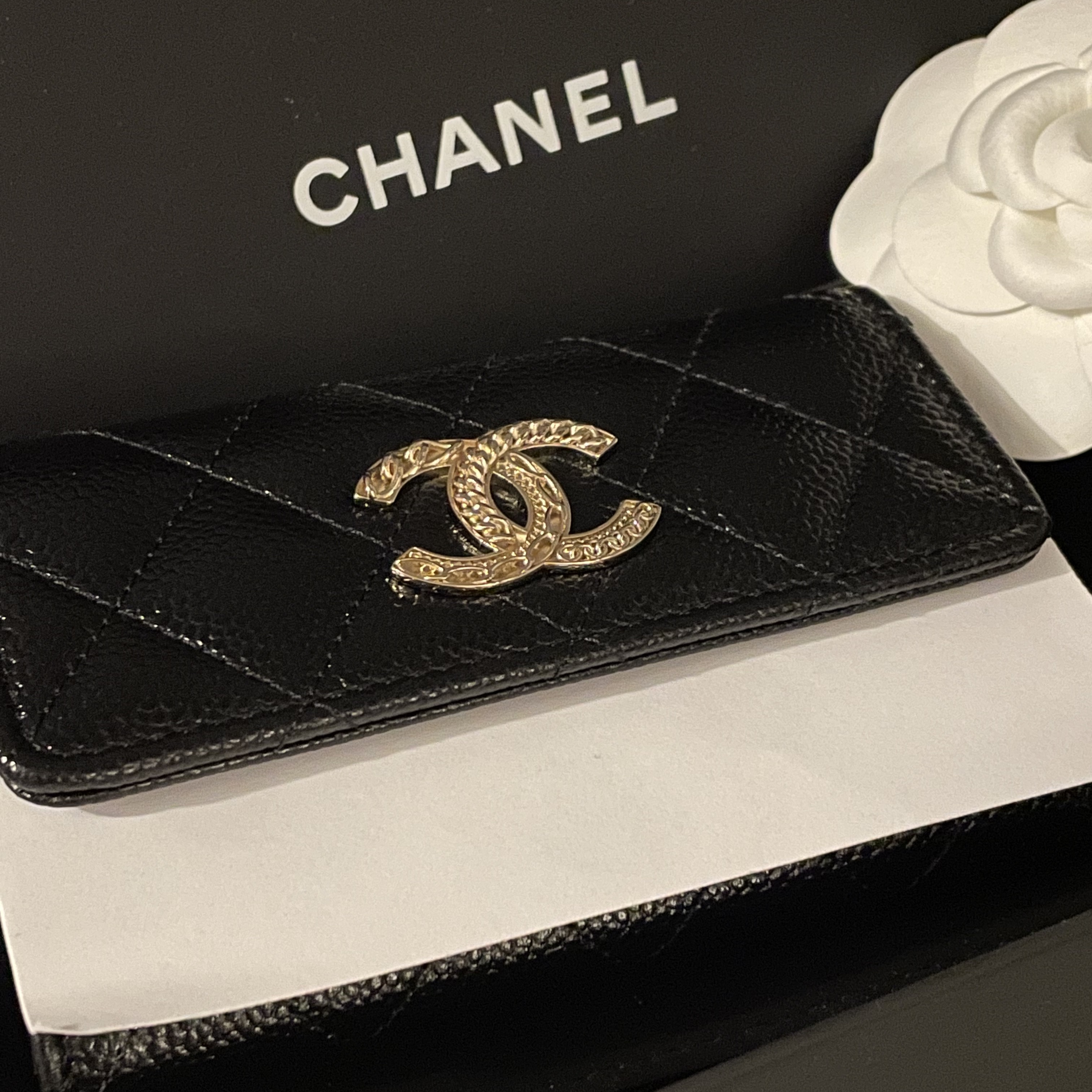 Chanel Flap Card Holder Grained Calfskin & Gold Black 착용 스타일
