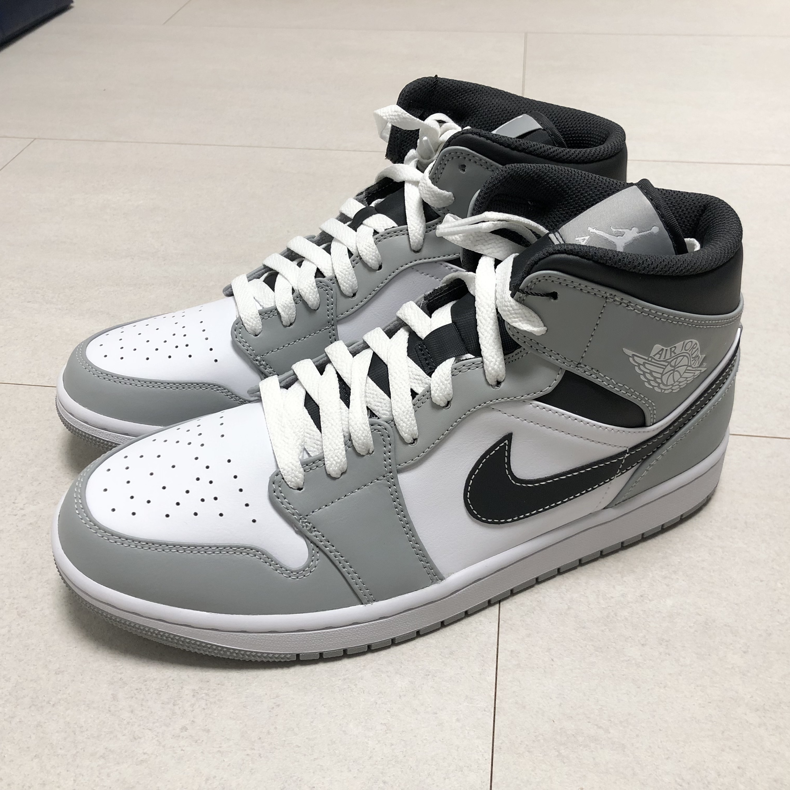 Jordan 1 Mid Light Smoke Grey Anthracite 착용 스타일