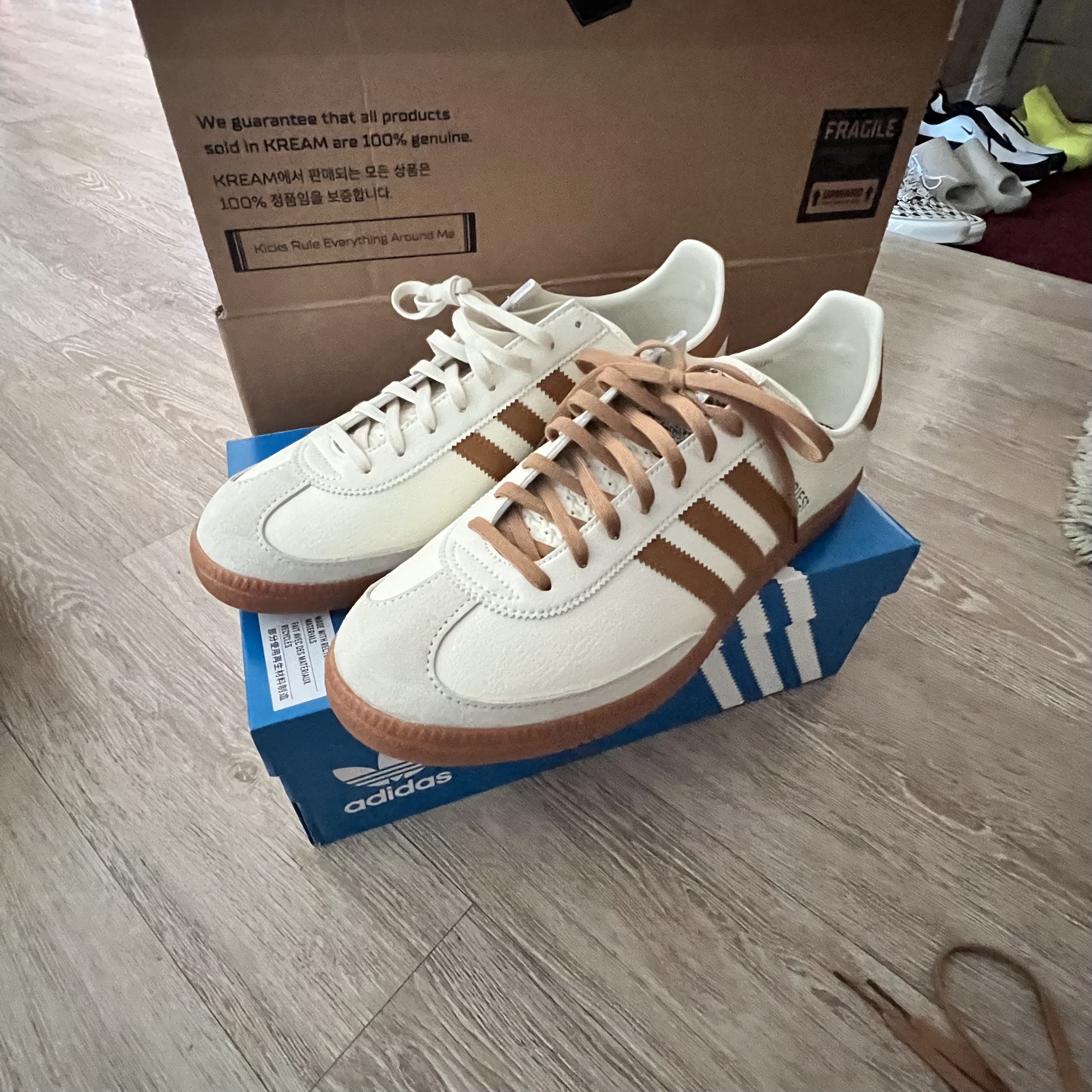 Adidas City Series Triest Cream White 착용 스타일