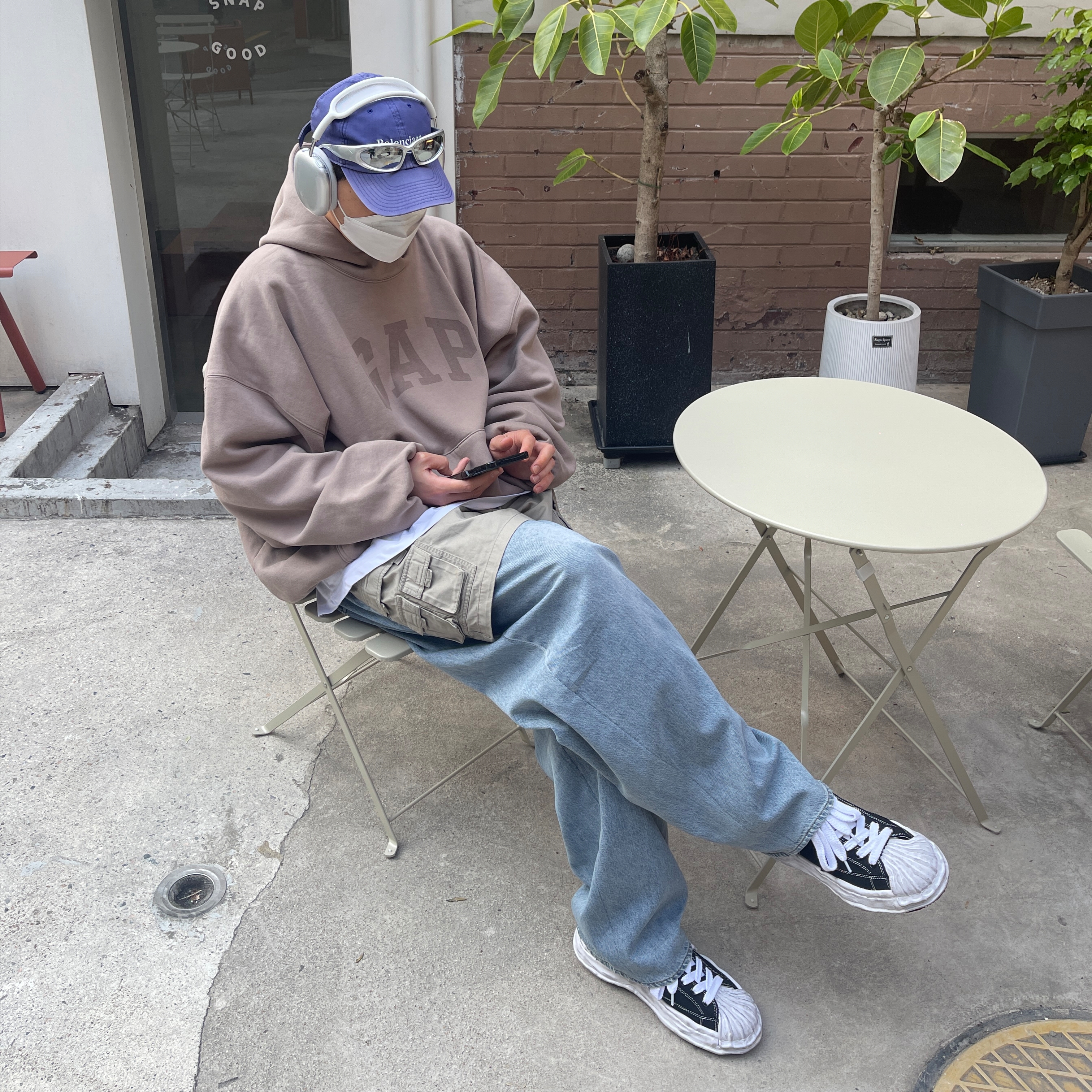 Maison Mihara Yasuhiro Blakey OG Sole Canvas Low-top Sneakers Black White, Apple AirPods Max Lightning Silver (Korean Ver.) 착용 스타일
