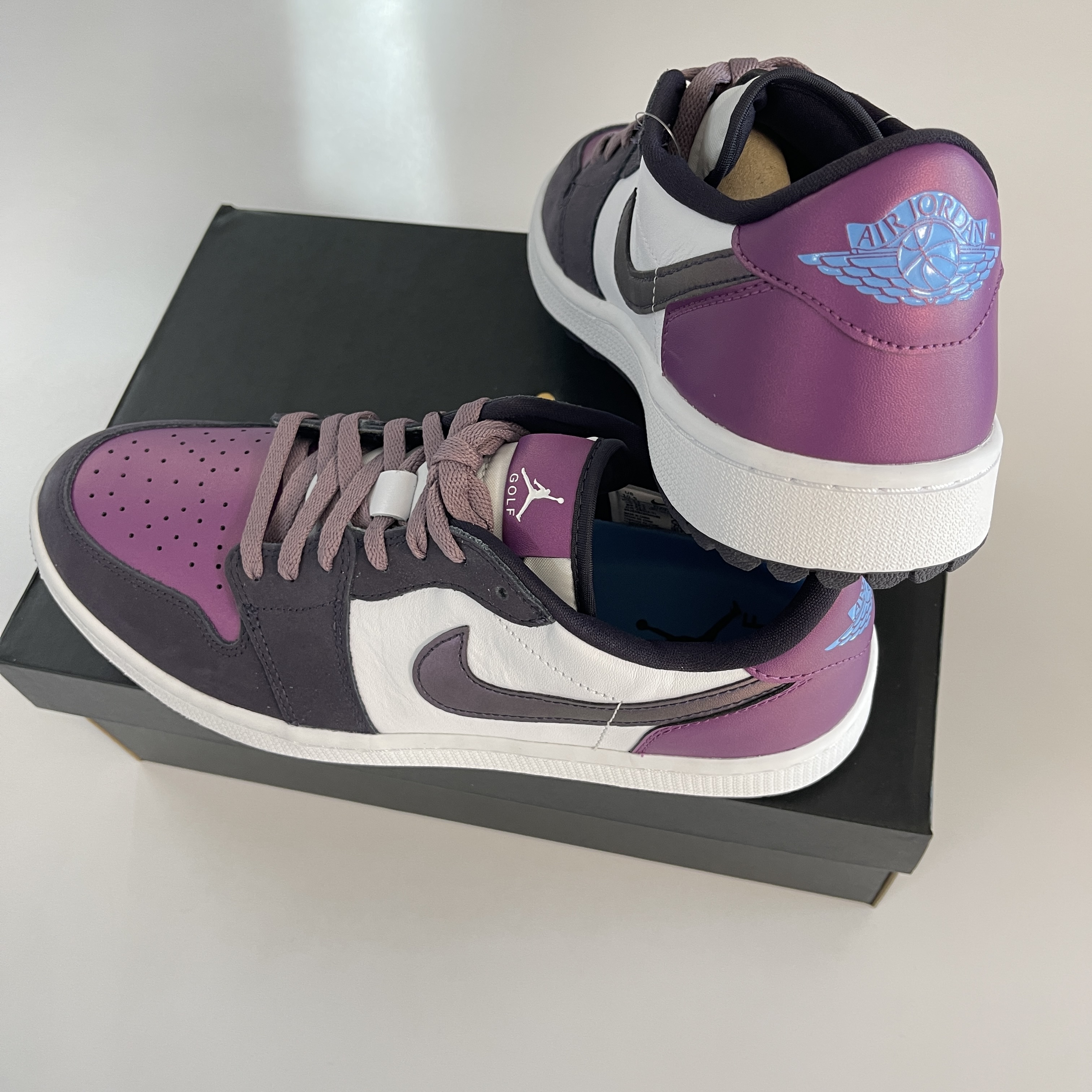 Jordan 1 Low Golf Cave Purple and Viotech 착용 스타일 - 3