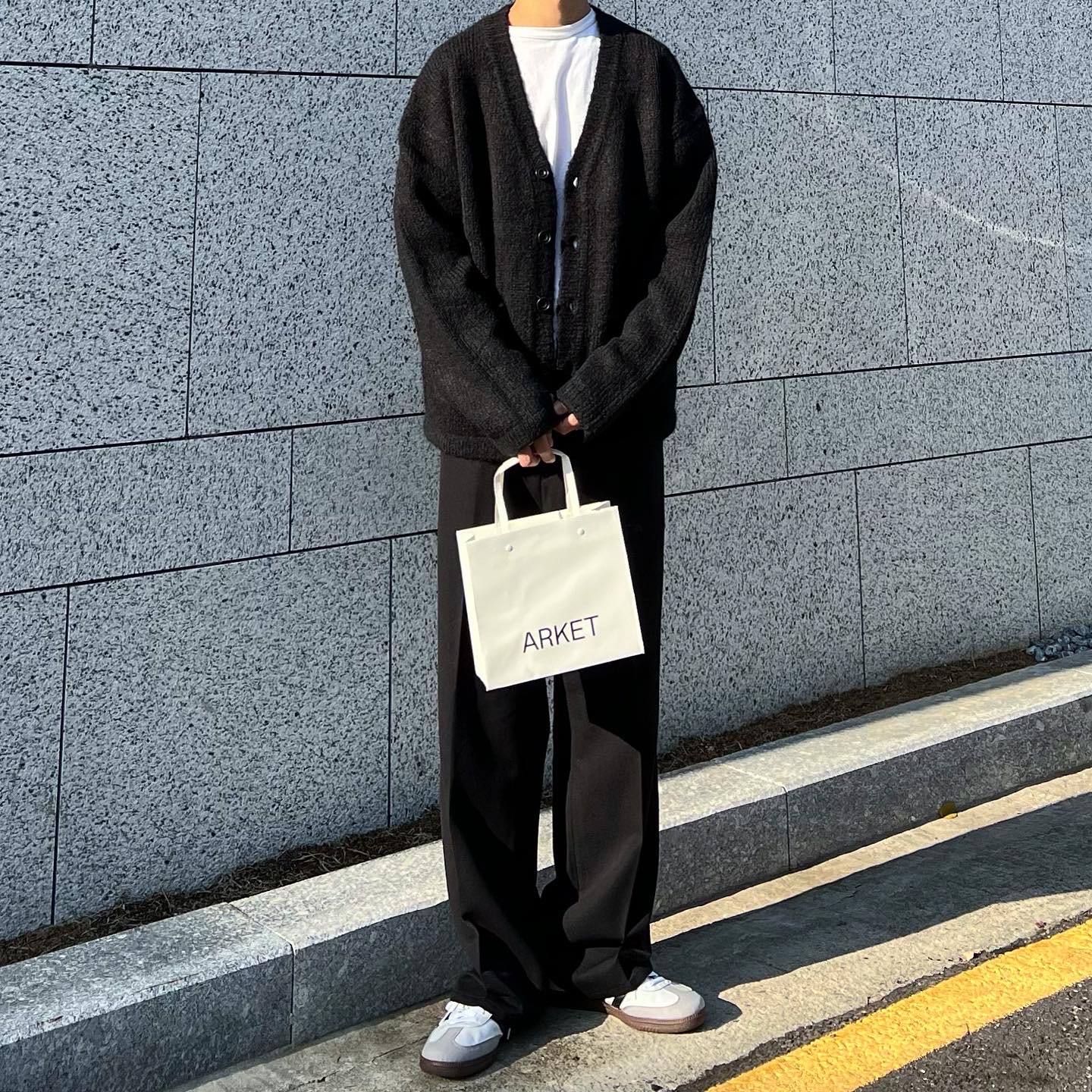 Adidas Samba Vegan White Black 착용 스타일 - 2