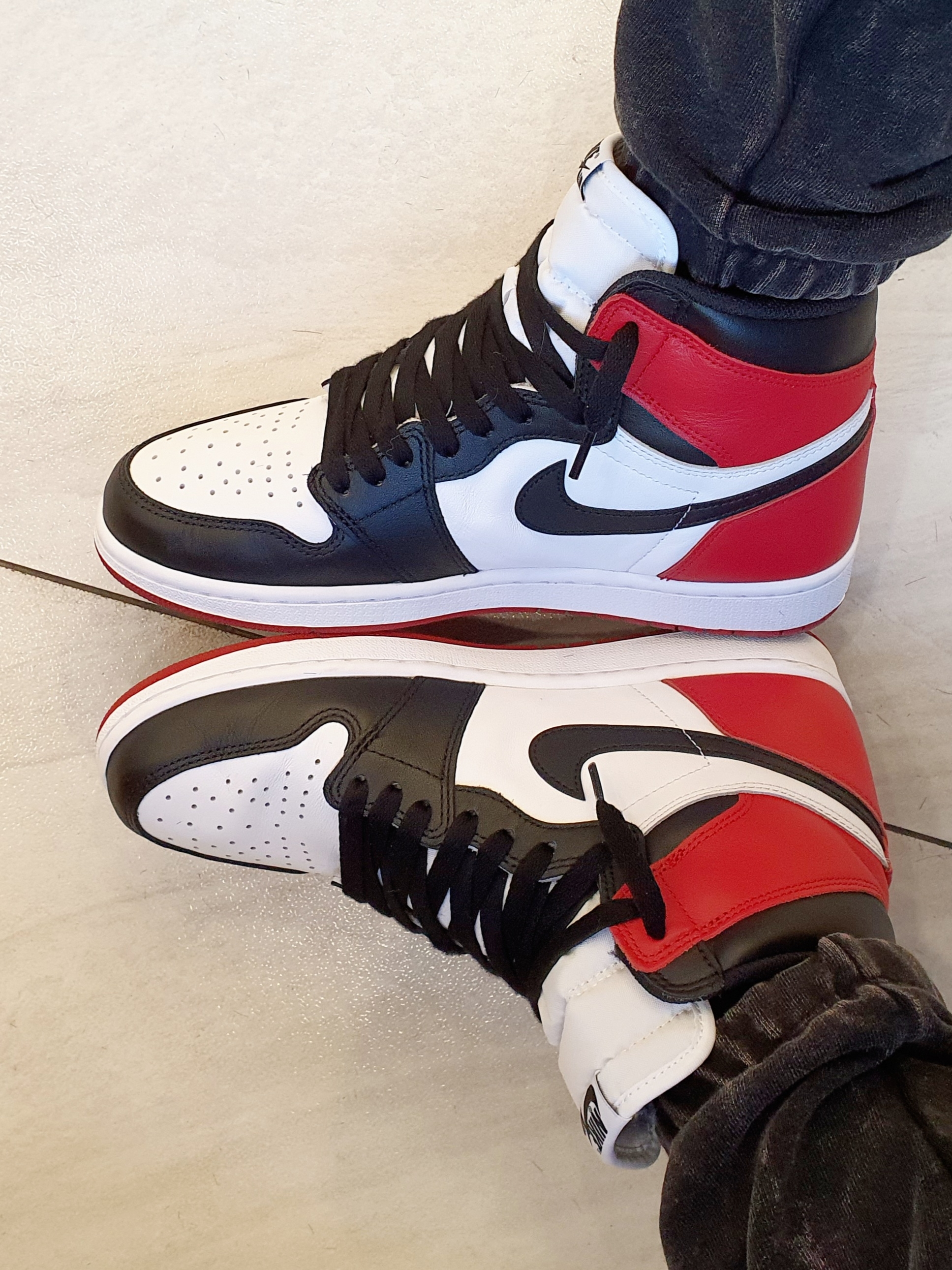 Jordan 1 Retro High OG Black Toe 2016 착용 스타일 - 3