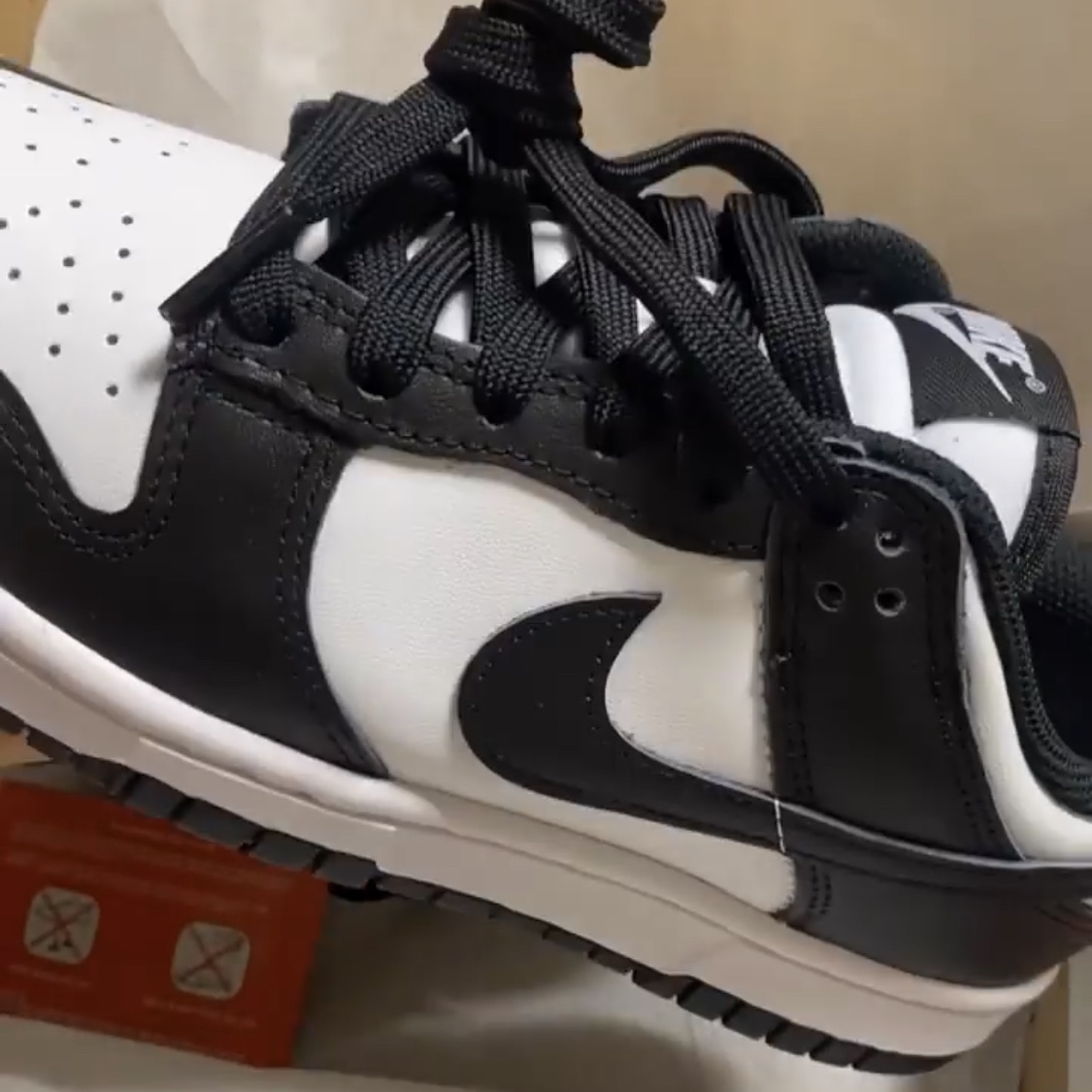 Jordan 1 Mid Racer Blue, (W) Jordan 1 Elevate Low White and Wolf Grey 착용 스타일 - 3