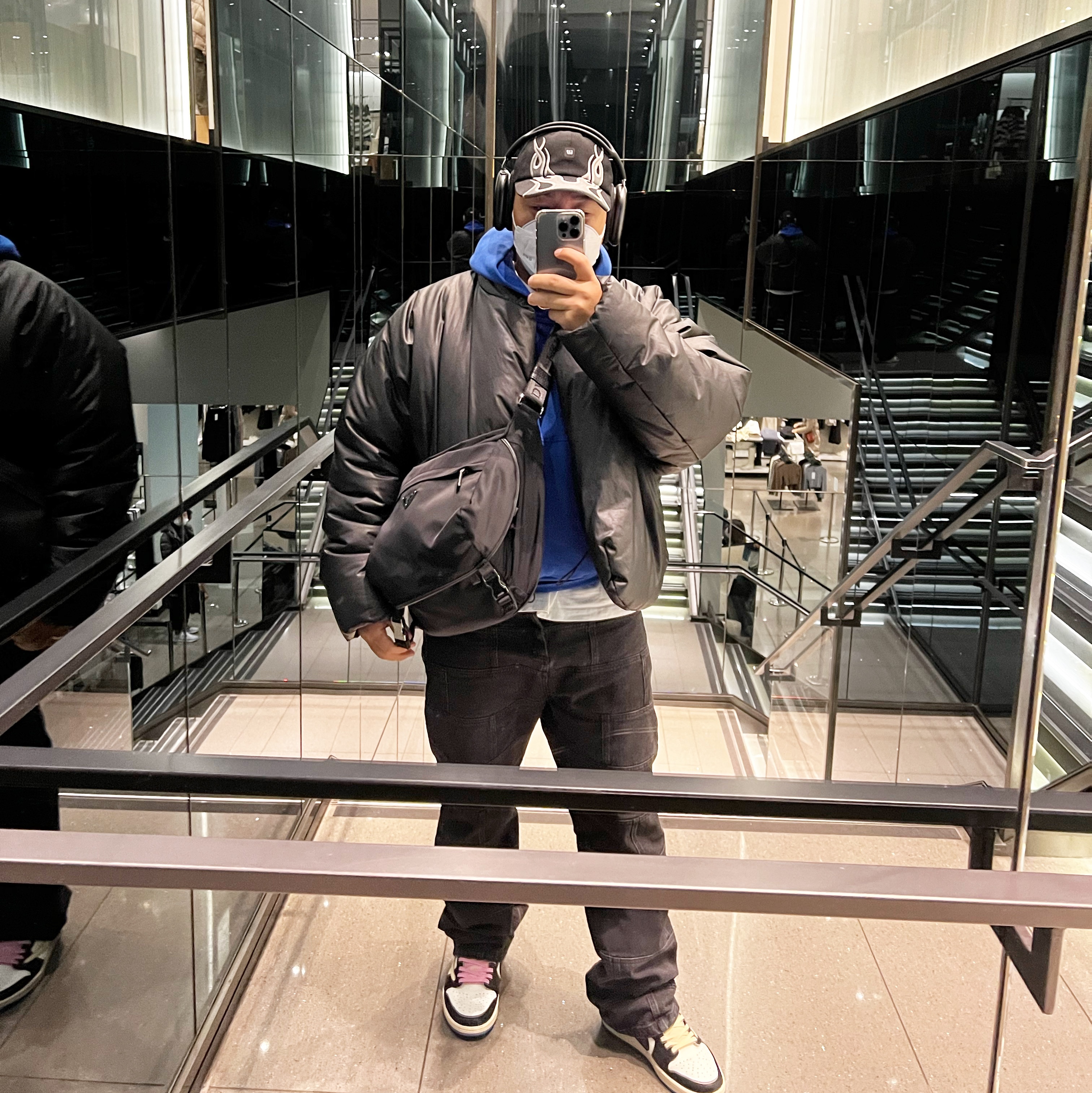 Yeezy Gap Round Jacket Black, Yeezy Gap Engineered By Balenciaga Flame Cap Black 착용 스타일