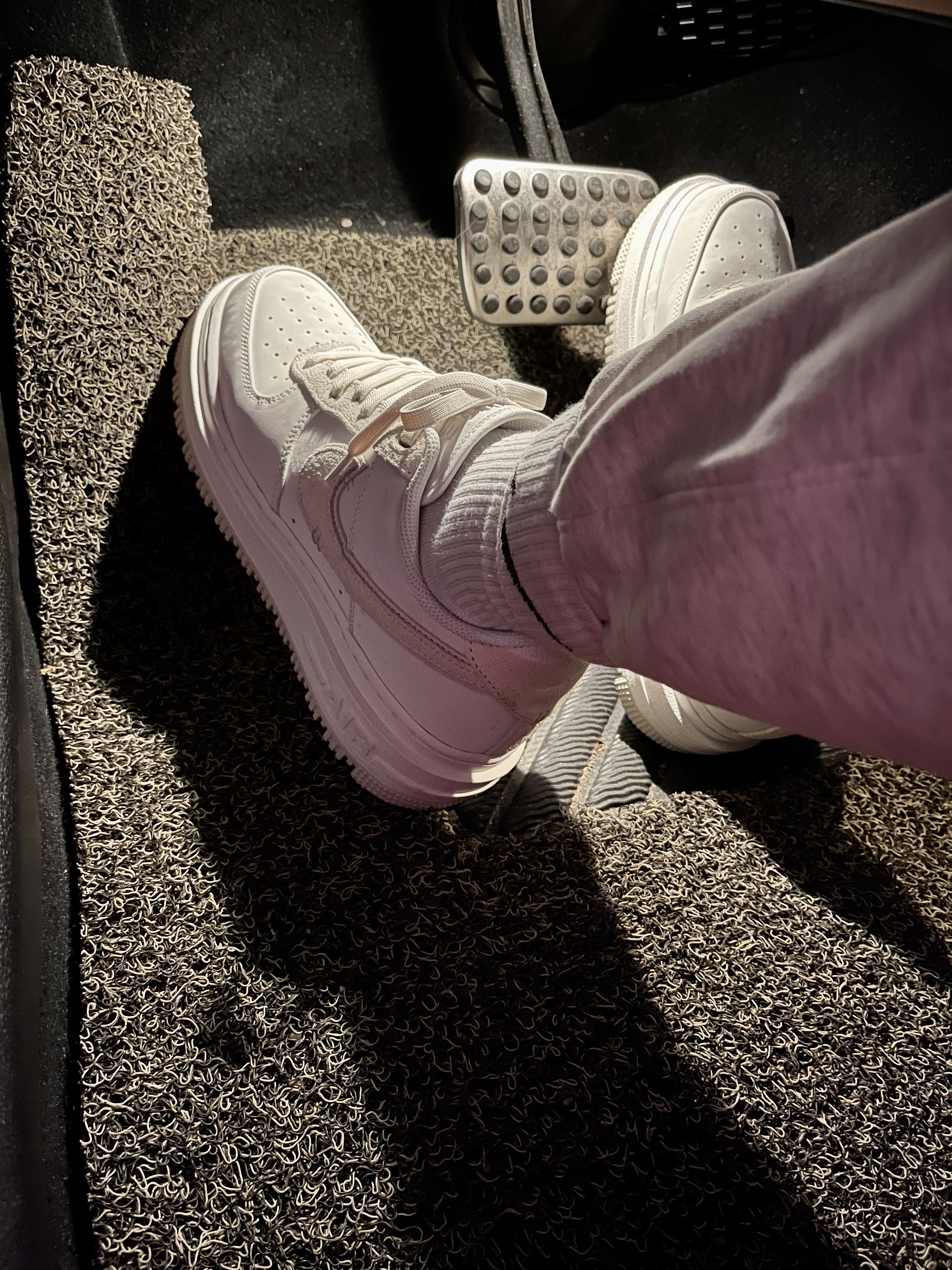 Nike Air Force 1 Luxe Summit White 착용 스타일 - 2