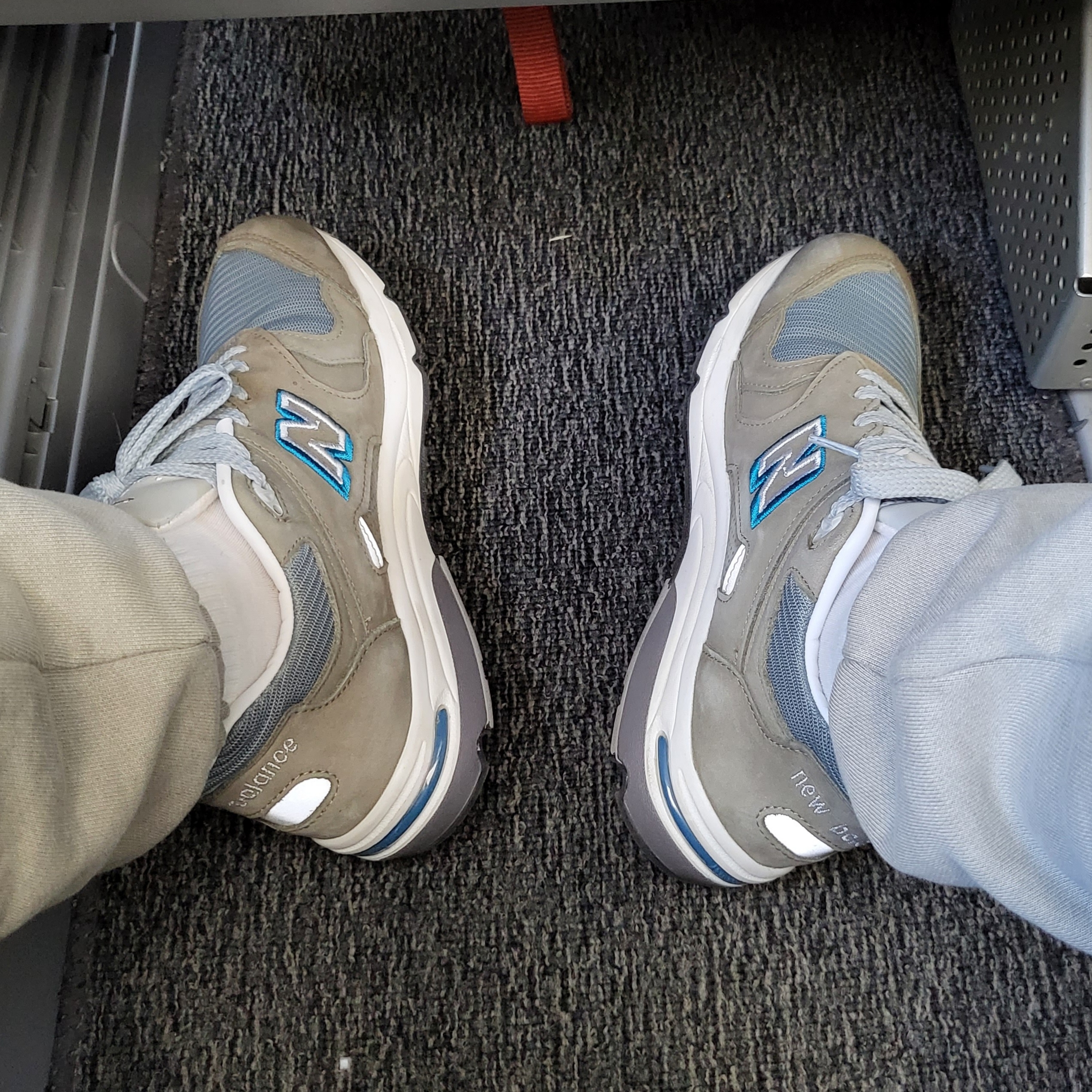 New Balance 1700 Made in USA Brown Steel Blue 착용 스타일