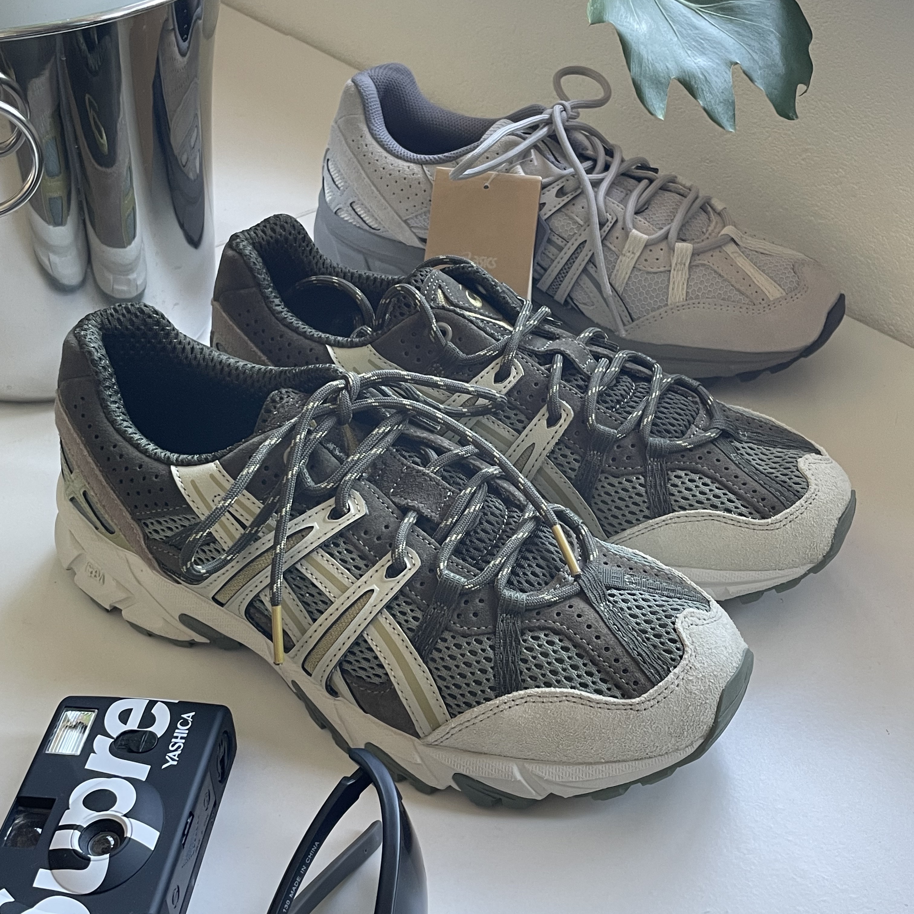 Asics Gel-Sonoma 15-50 Lichen Green Dried Leaf Green, Supreme Yashica MF-1 Camera Black - 21SS 착용 스타일 - 2