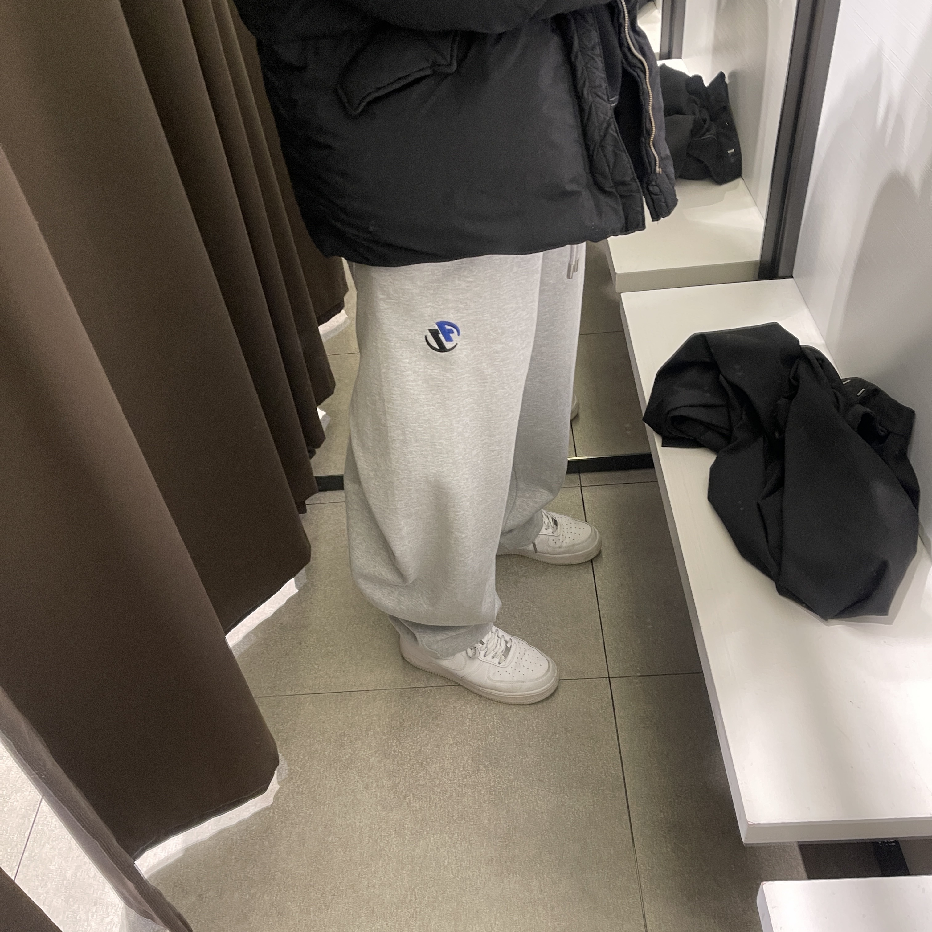Zara x Ader Error Jogger Pants Grey 착용 스타일 - 1