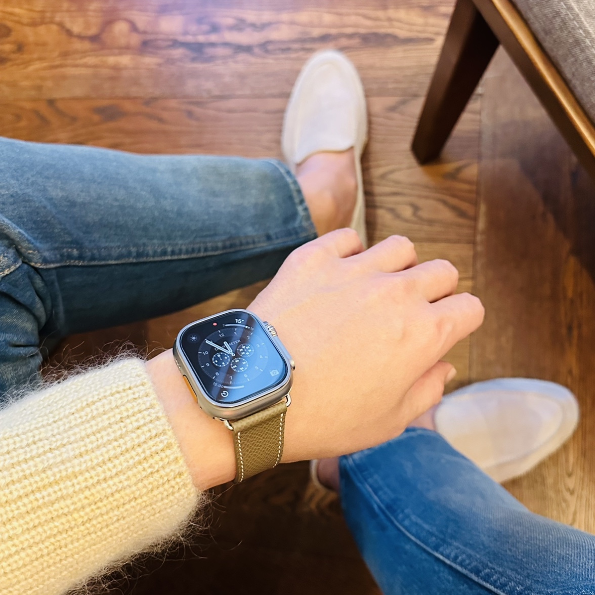 Apple Watch Ultra 49mm Titanium Case with Ocean Band Midnight (Korean Ver.) 착용 스타일