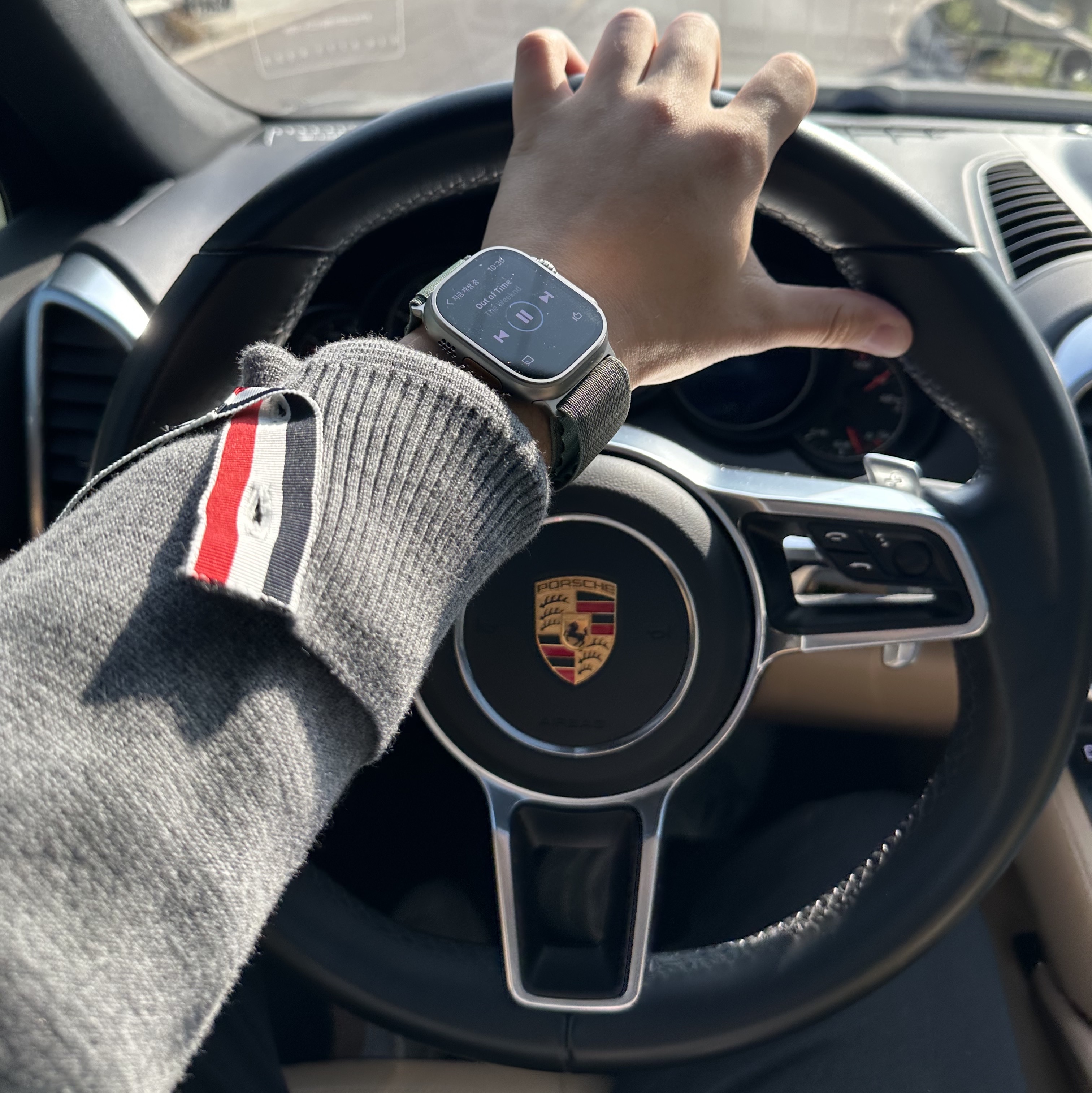 Apple Watch Ultra 49mm Titanium Case with L Alpine Loop Green (Korean Ver.), Thom Browne Milano Stitch 4-Bar Cardigan Medium Grey 착용 스타일