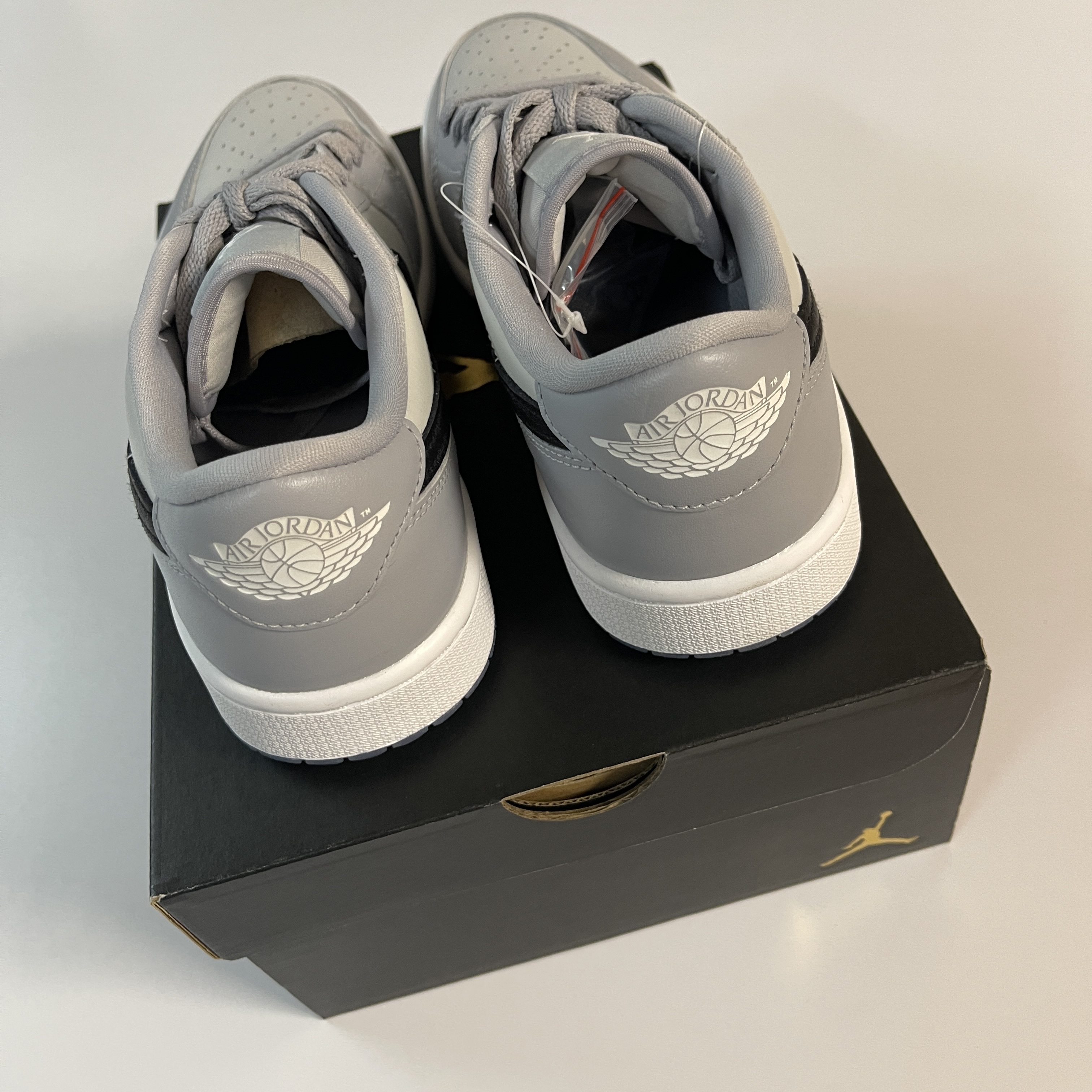 Jordan 1 Low Golf Wolf Grey 착용 스타일 - 3