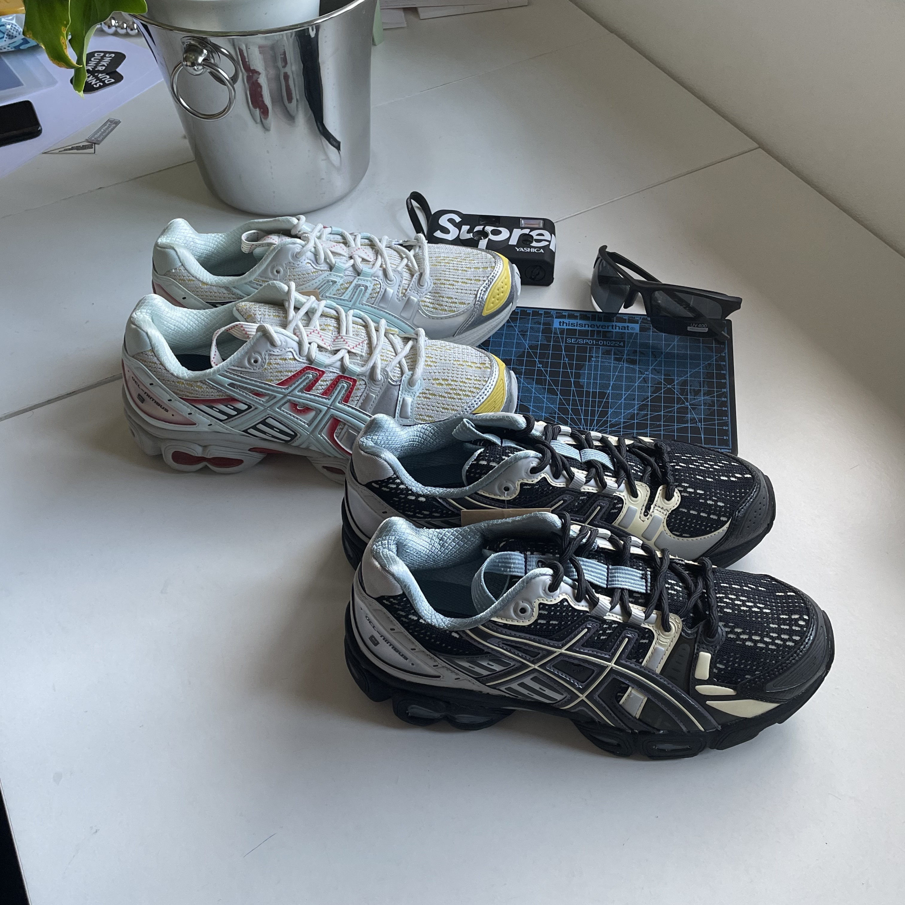 Asics UB5-S Gel-Nimbus 9 Black Gunmetal, Asics UB5-S Gel-Nimbus 9 Glacier Grey 착용 스타일 - 3