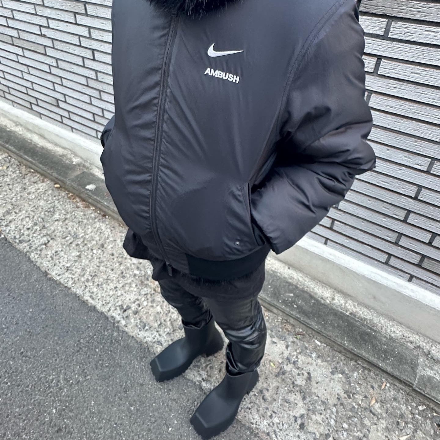 Balenciaga Trooper Rubber Boot Black, (W) Nike x Ambush Reversible Faux-Fur Coat Black 착용 스타일 - 4