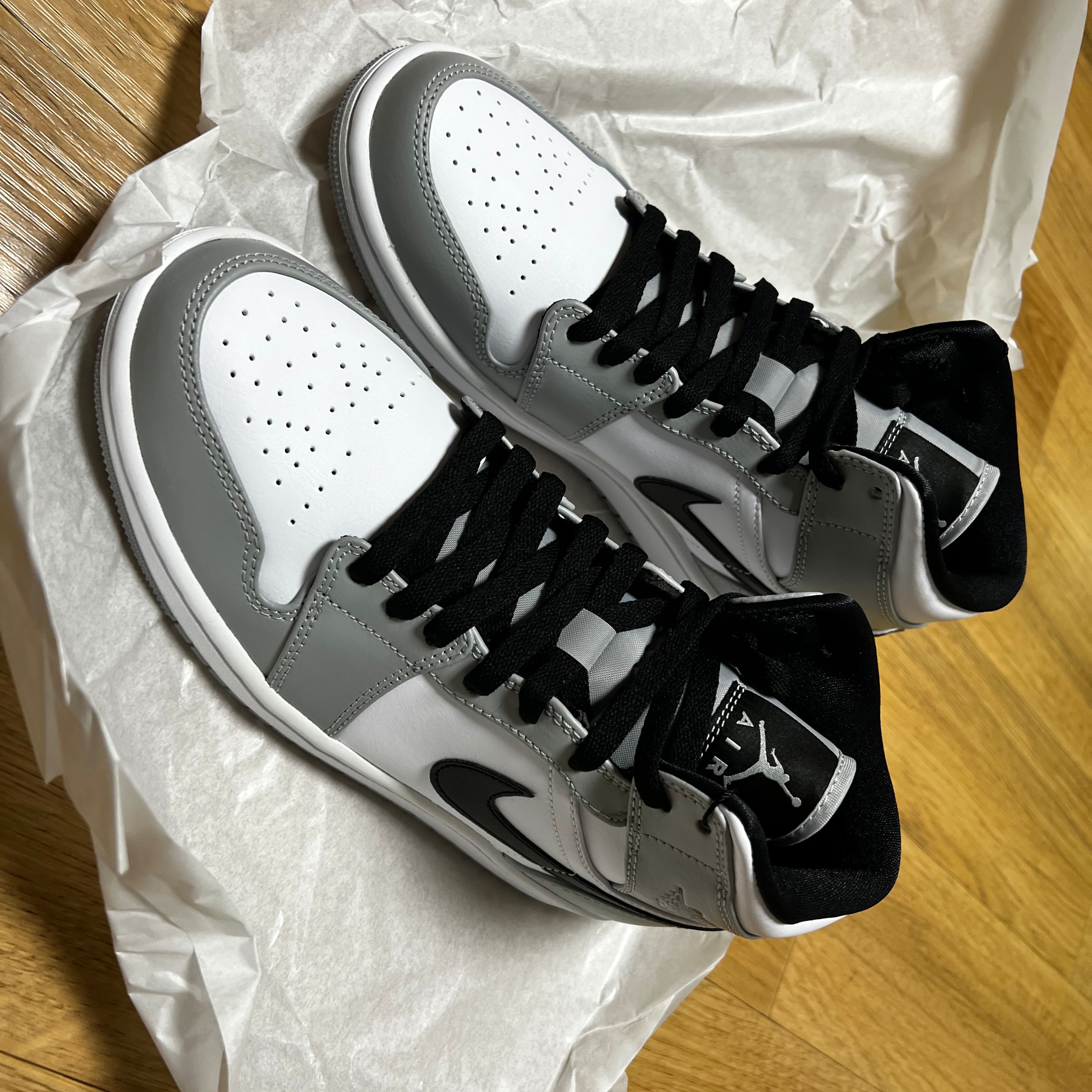 Jordan 1 Mid Light Smoke Grey 착용 스타일