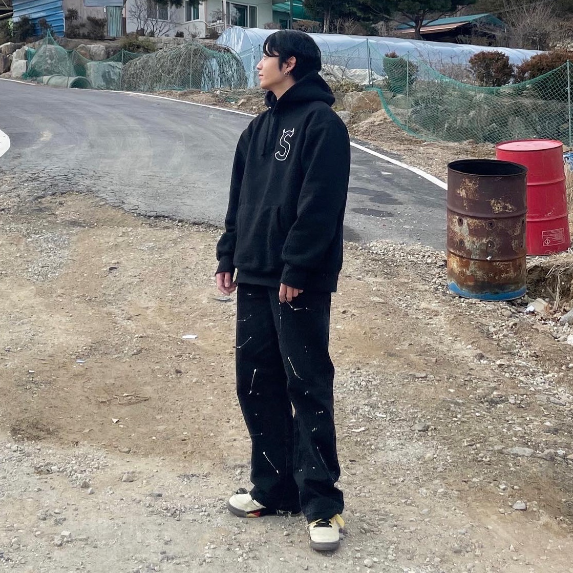 Jordan 5 x Off-White Retro SP Sail Fire Red, Supreme S Logo Hooded Sweatshirt Black - 22FW 착용 스타일 - 2