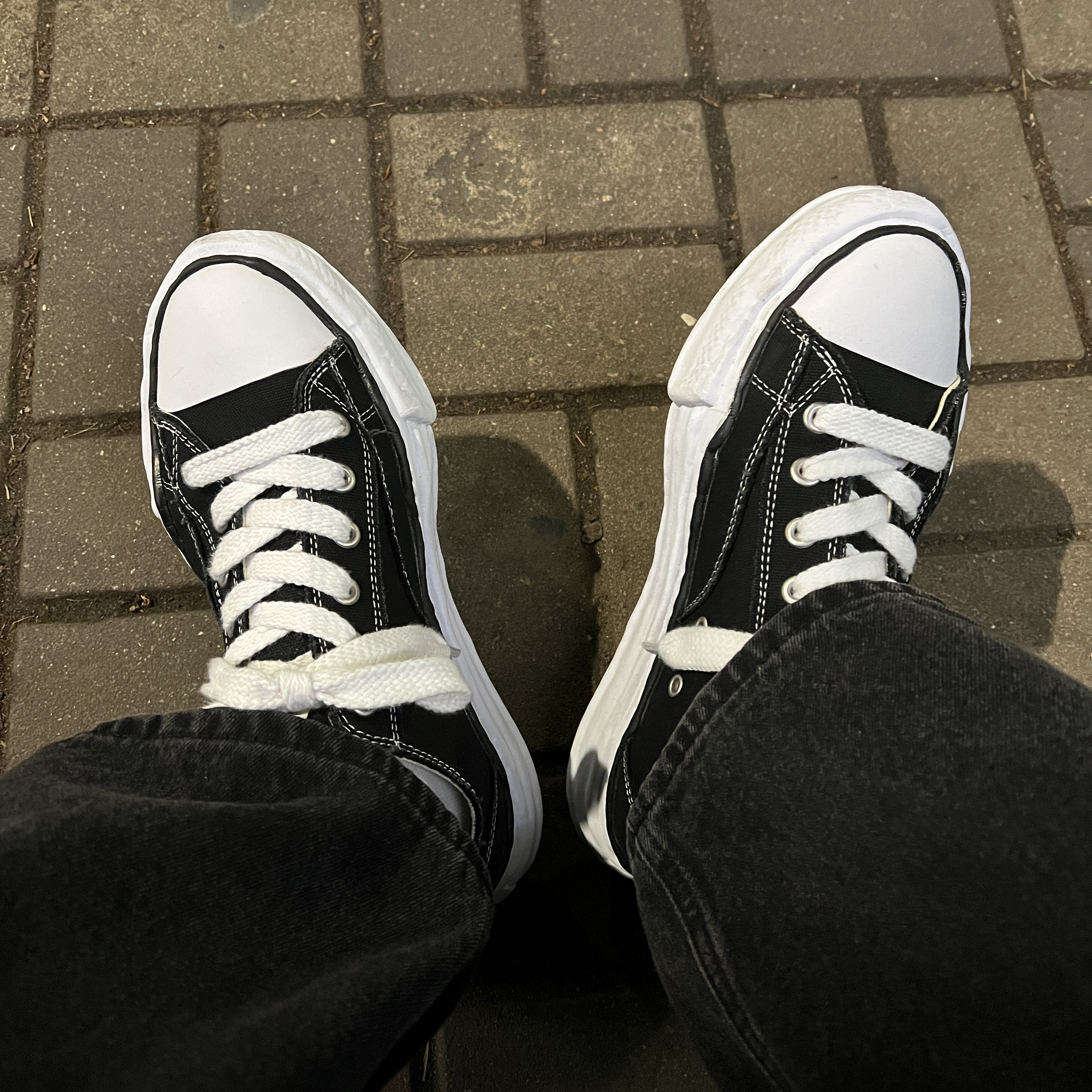 Maison Mihara Yasuhiro Peterson OG Sole Canvas Low Sneakers Black 착용 스타일 - 3