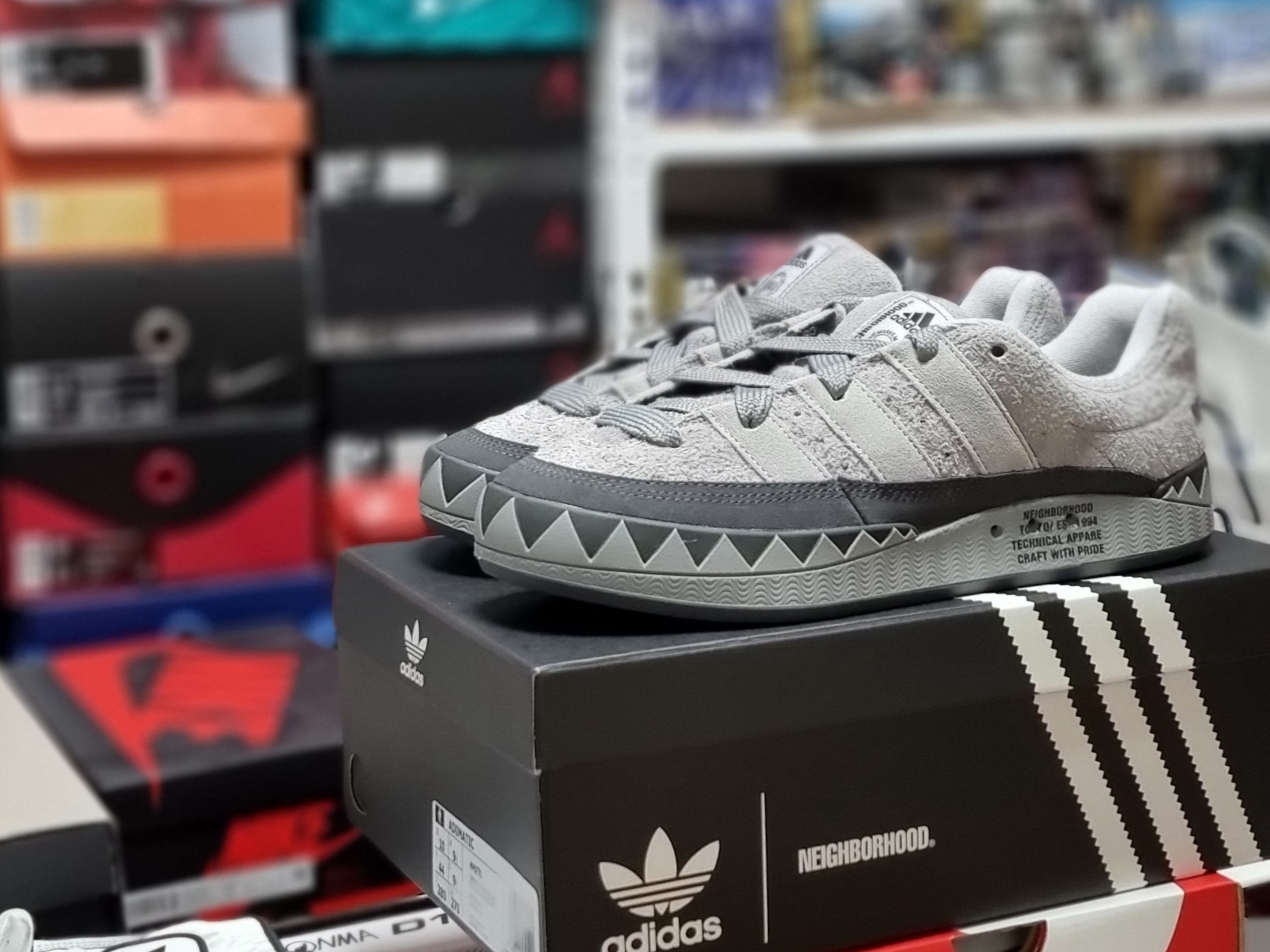 Adidas x Neighborhood Adimatic Charcoal Solid Grey 착용 스타일