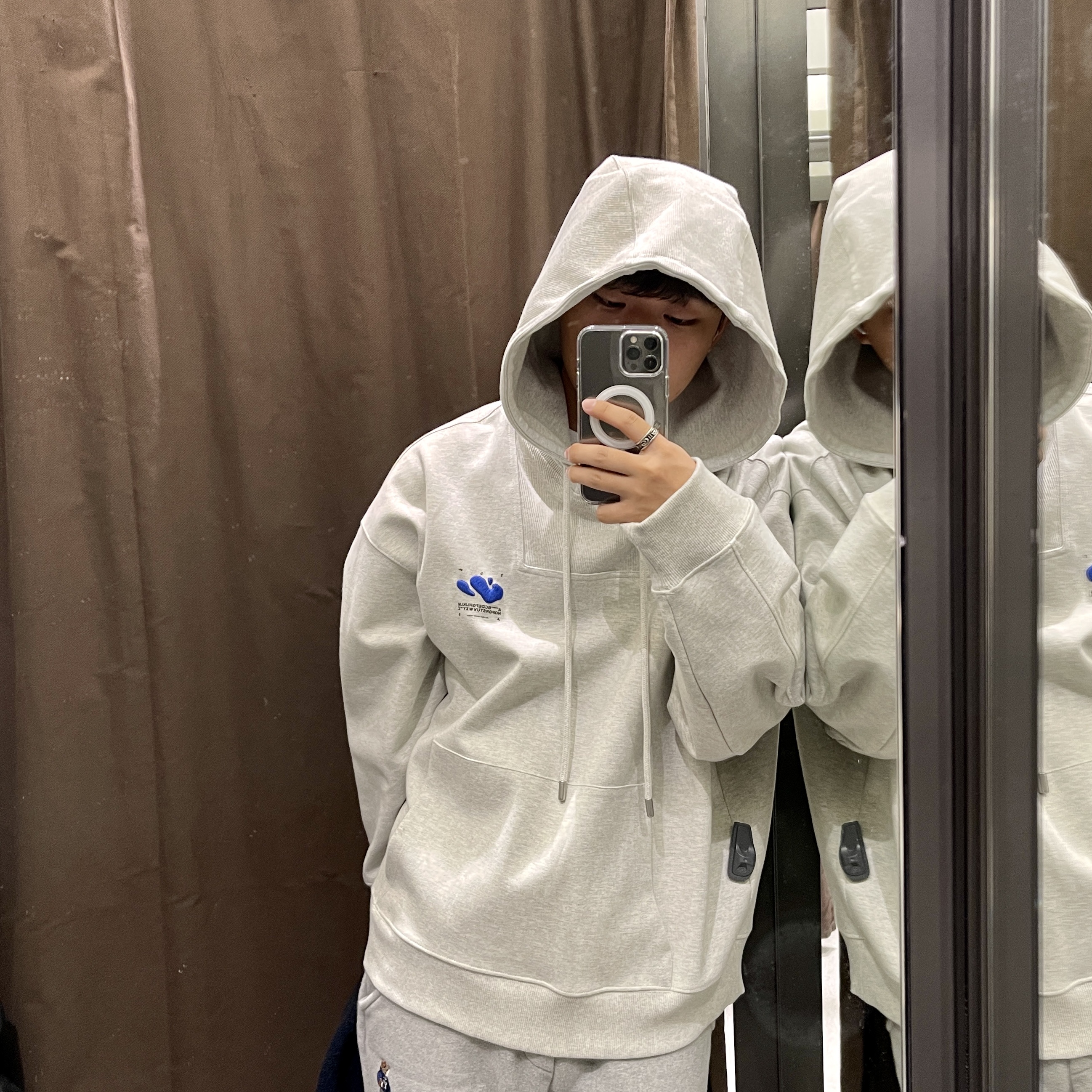Zara x Ader Error Embroidery Hooded Sweatshirt Grey 착용 스타일