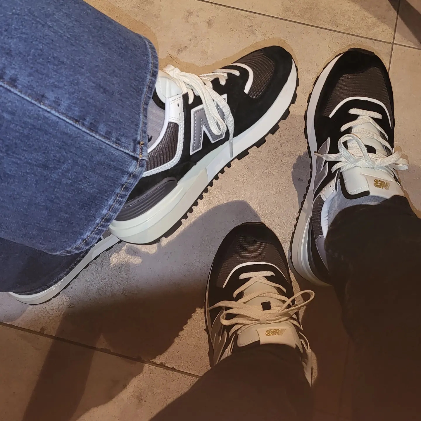 New Balance 574 Legacy Black 착용 스타일 - 4