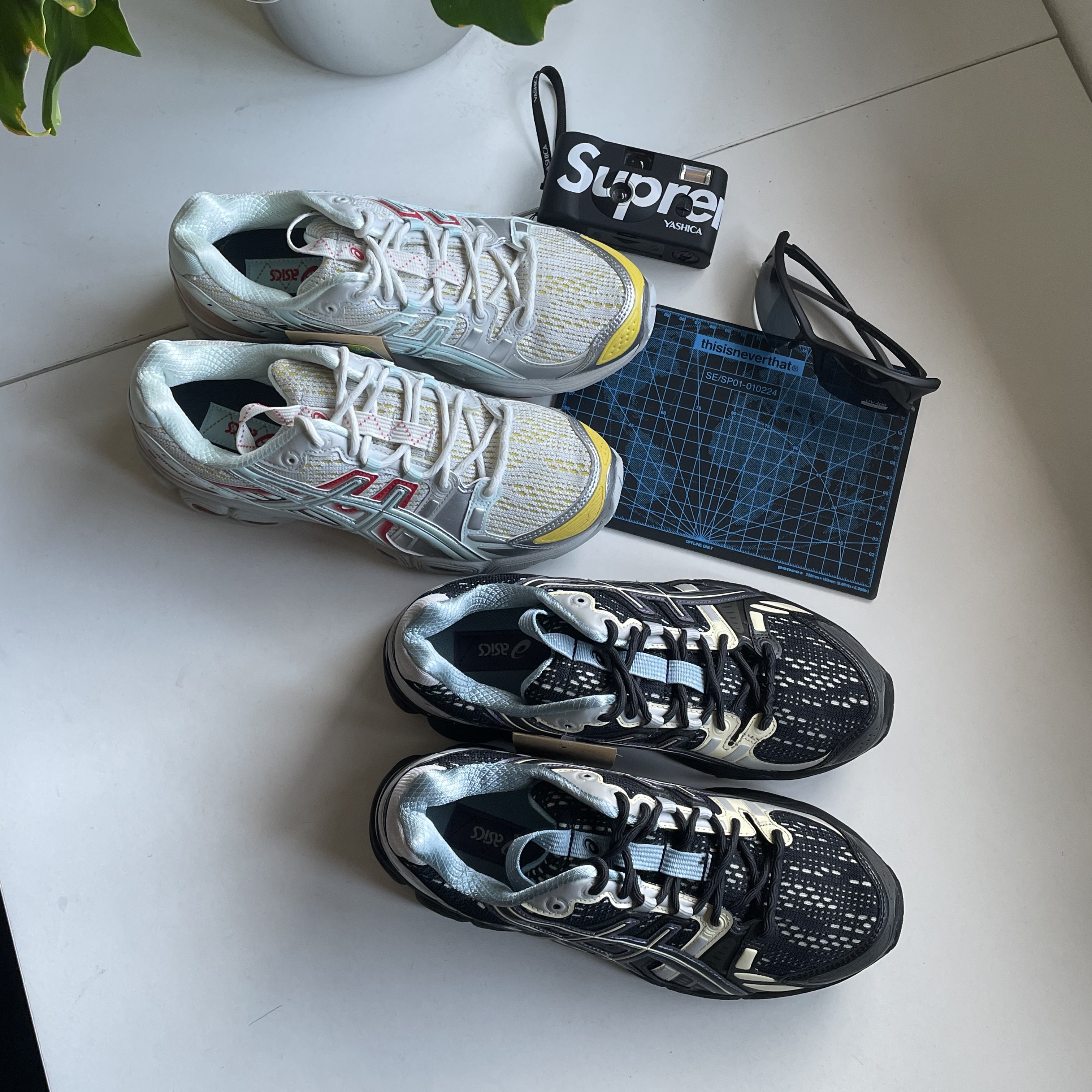 Asics UB5-S Gel-Nimbus 9 Black Gunmetal, Asics UB5-S Gel-Nimbus 9 Glacier Grey 착용 스타일 - 1