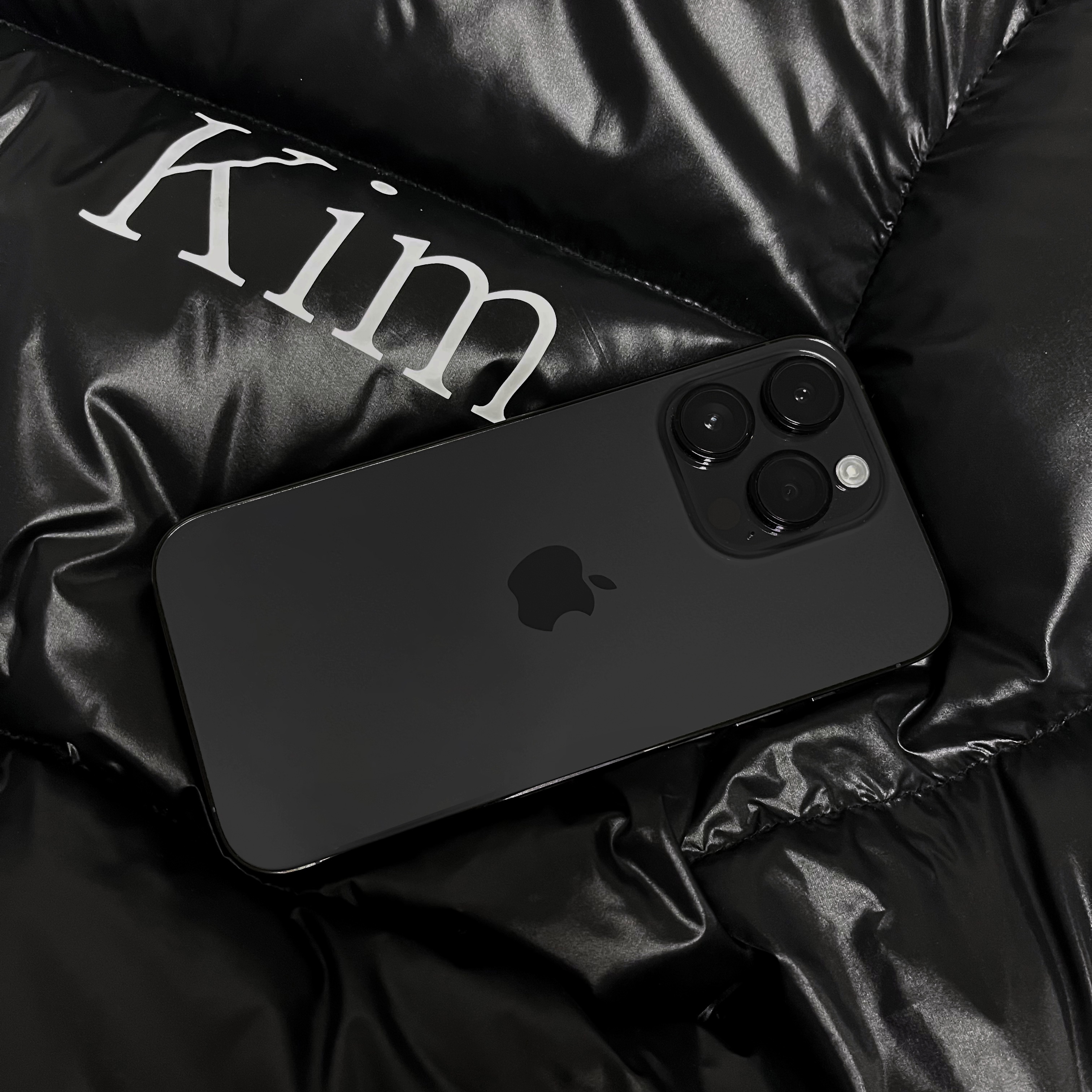 Apple iPhone 14 Pro 128GB Space Black (Korean Ver.), Apple iPhone 14 Pro 256GB Space Black (Korean Ver.) 착용 스타일