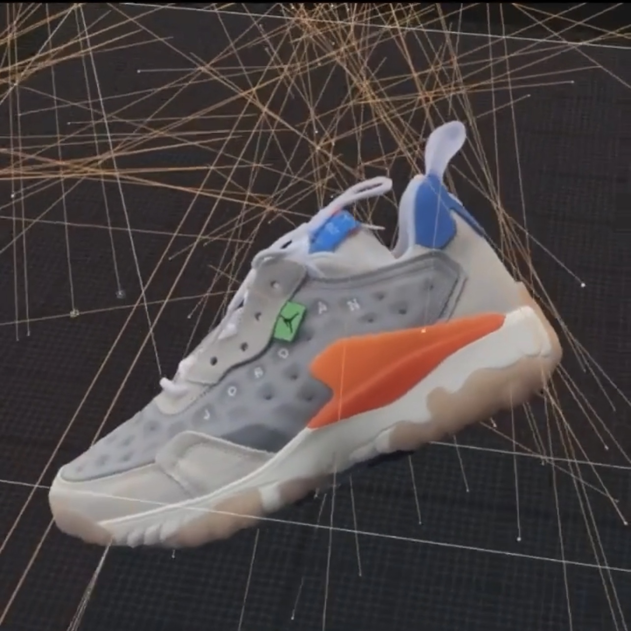Jordan Delta 2 Light Smoke Grey Total Orange 착용 스타일 - 3