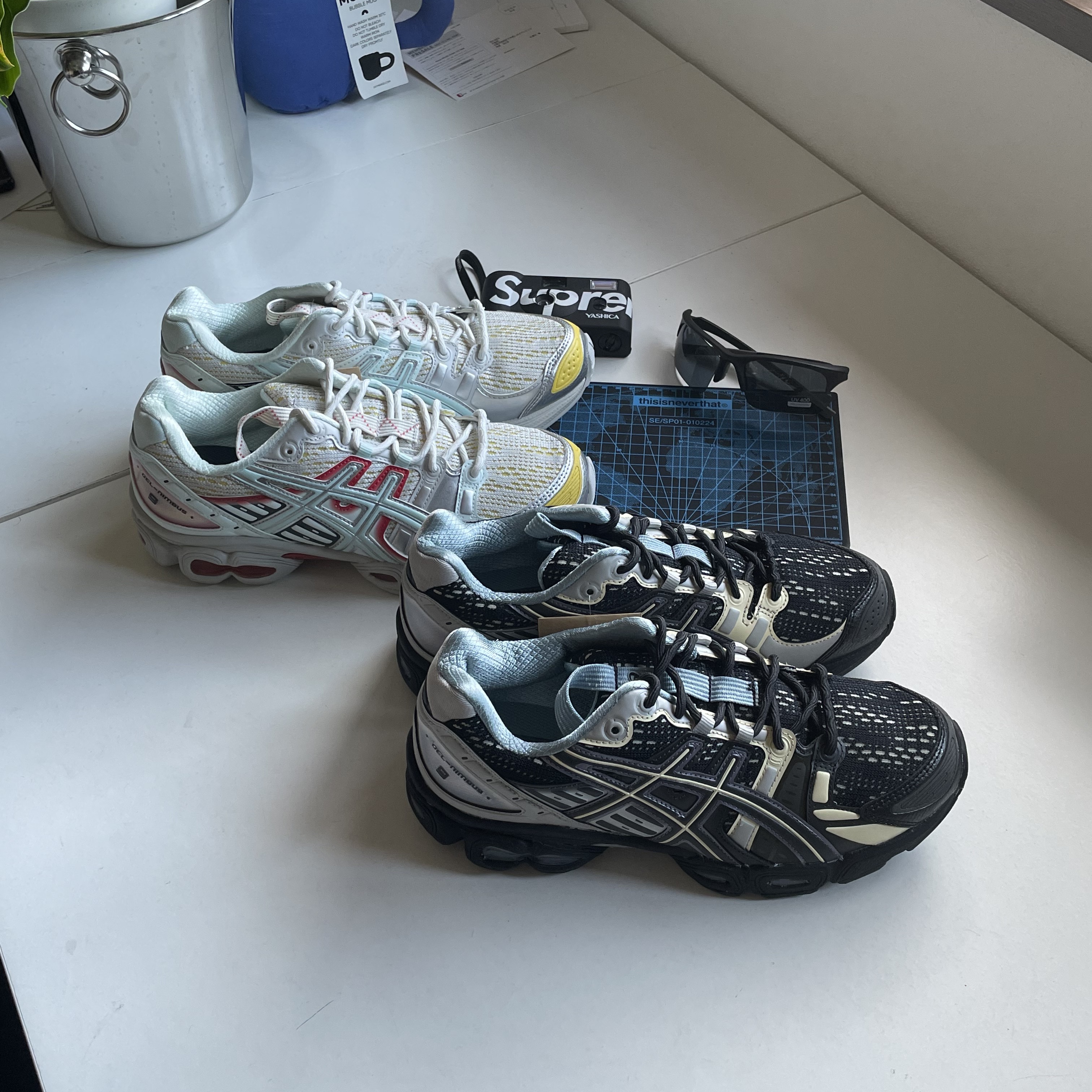 Asics UB5-S Gel-Nimbus 9 Black Gunmetal, Asics UB5-S Gel-Nimbus 9 Glacier Grey 착용 스타일 - 2
