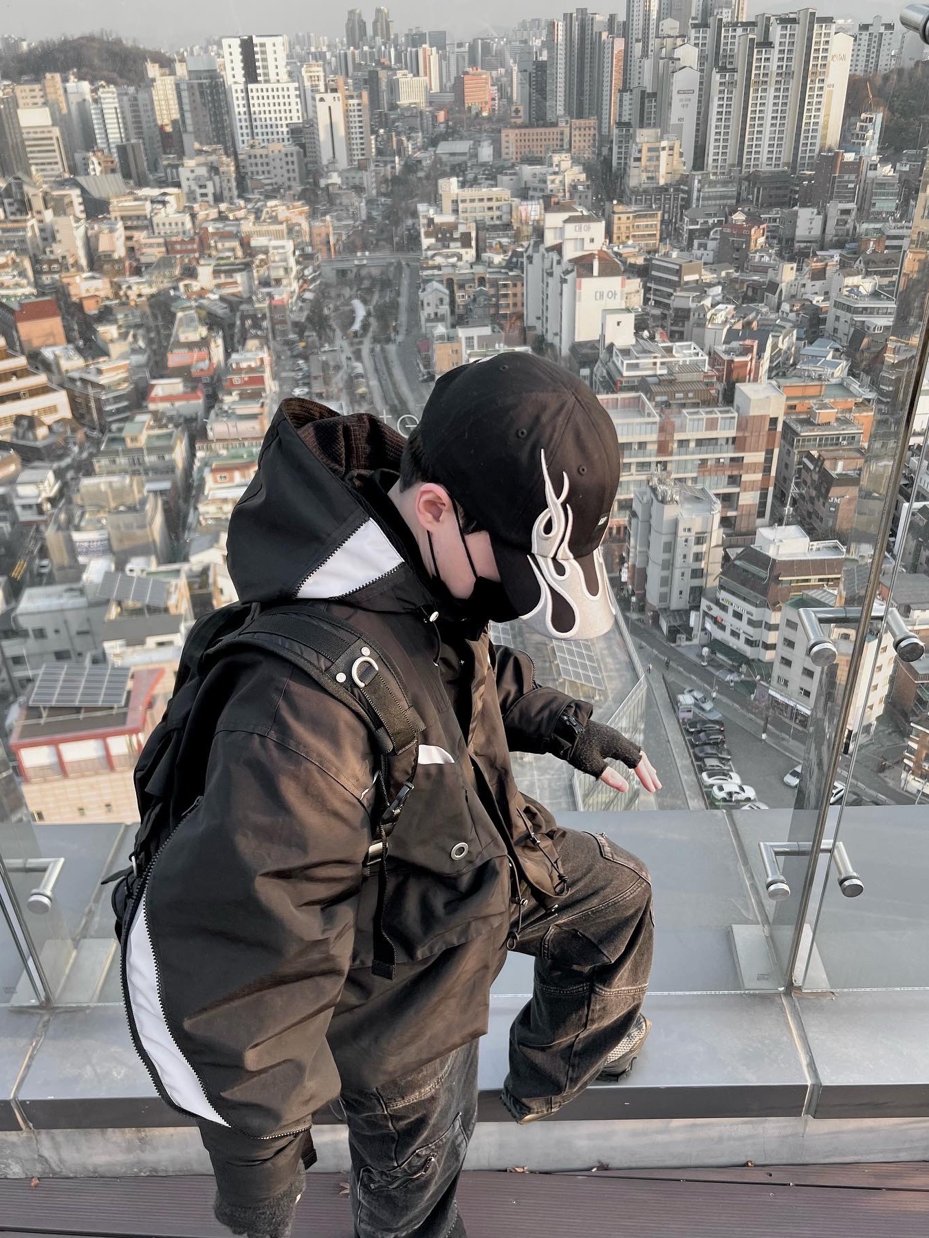 Yeezy Gap Engineered By Balenciaga Flame Cap Black, Nike x Matthew M Williams Zoom 004 Triple Black 착용 스타일 - 3