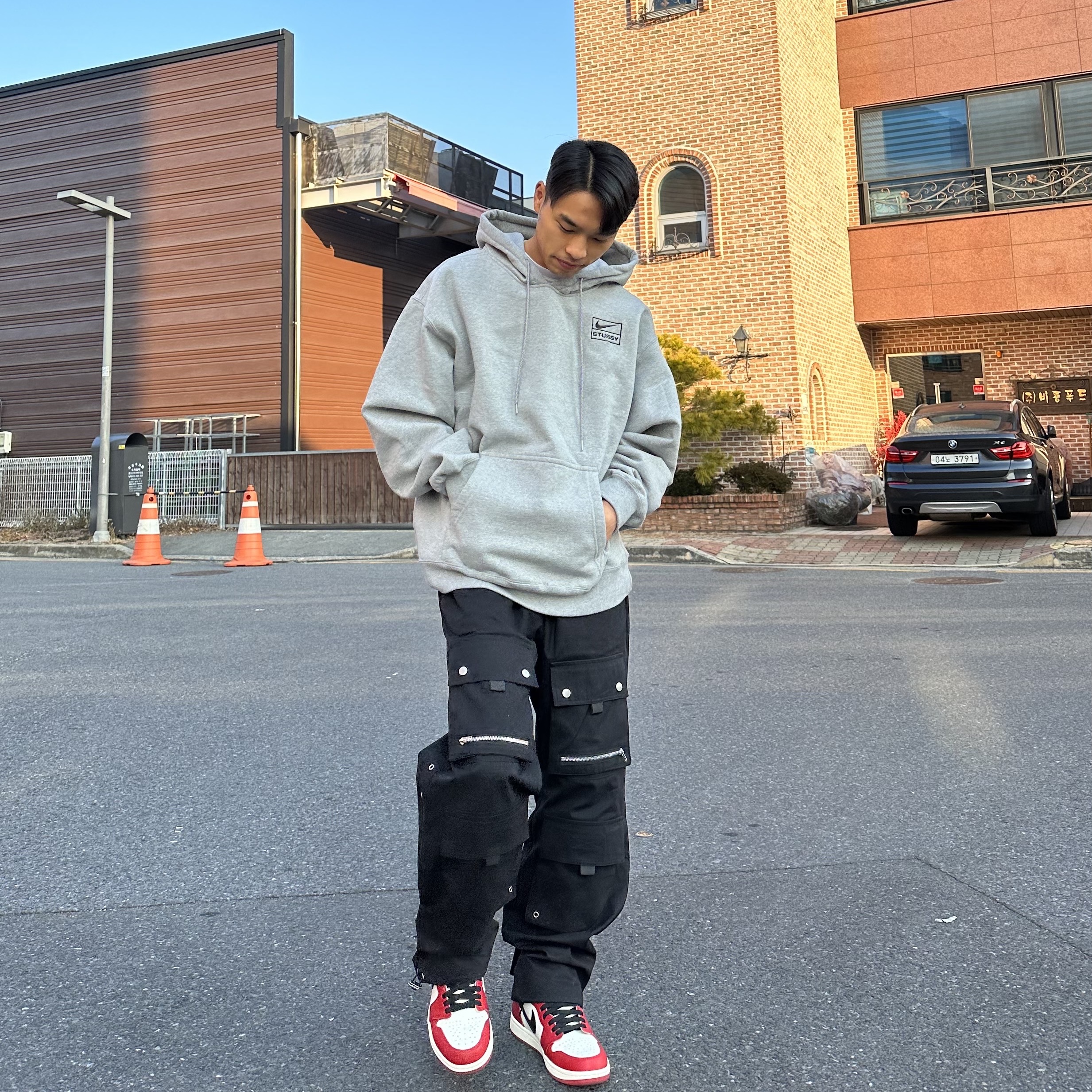 Jordan 1 Retro High OG Chicago 2022, Nike x Stussy NRG RA Pullover Hoodie Dark Grey Heather (DJ9488-063) 착용 스타일 - 3
