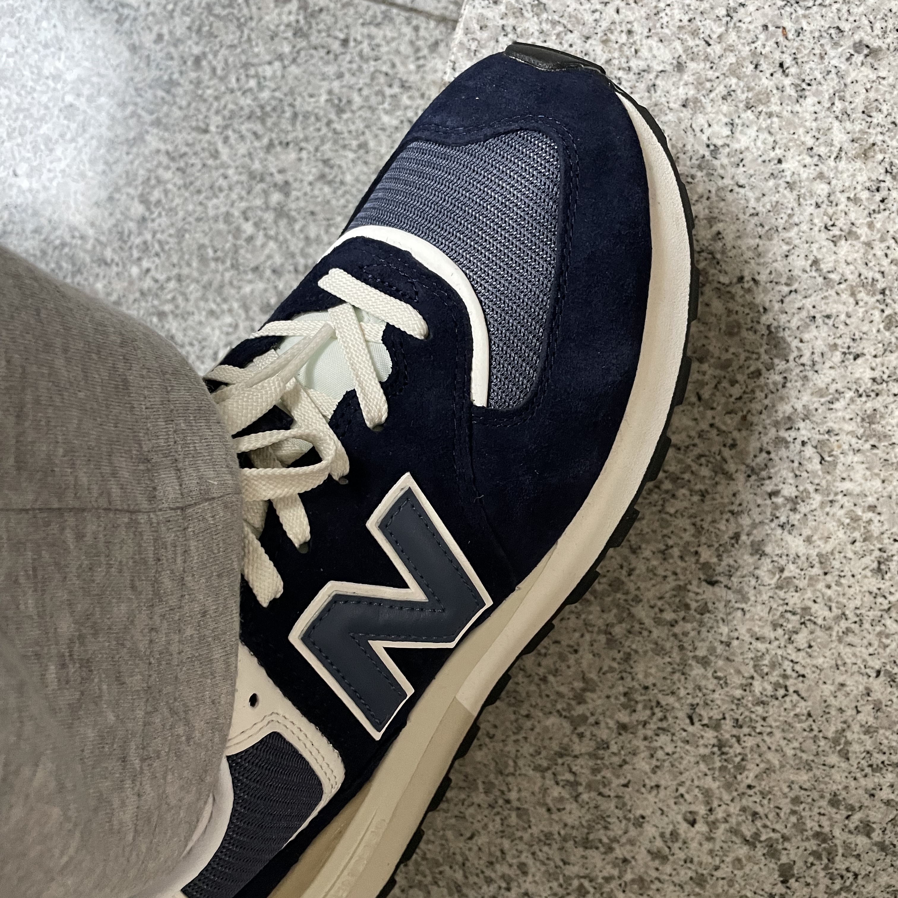 New Balance 574 Legacy Navy 착용 스타일 - 3