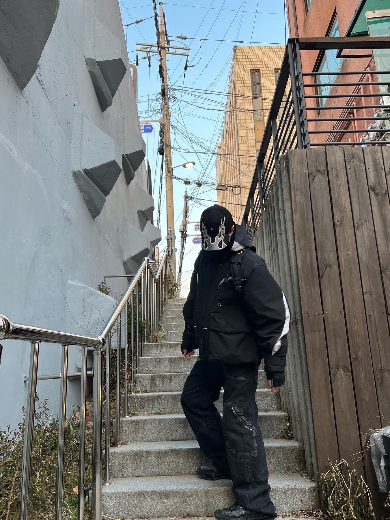 Yeezy Gap Engineered By Balenciaga Flame Cap Black, Nike x Matthew M Williams Zoom 004 Triple Black 착용 스타일 - 5