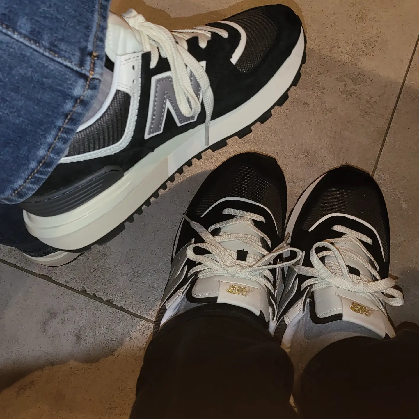New Balance 574 Legacy Black 착용 스타일 - 3