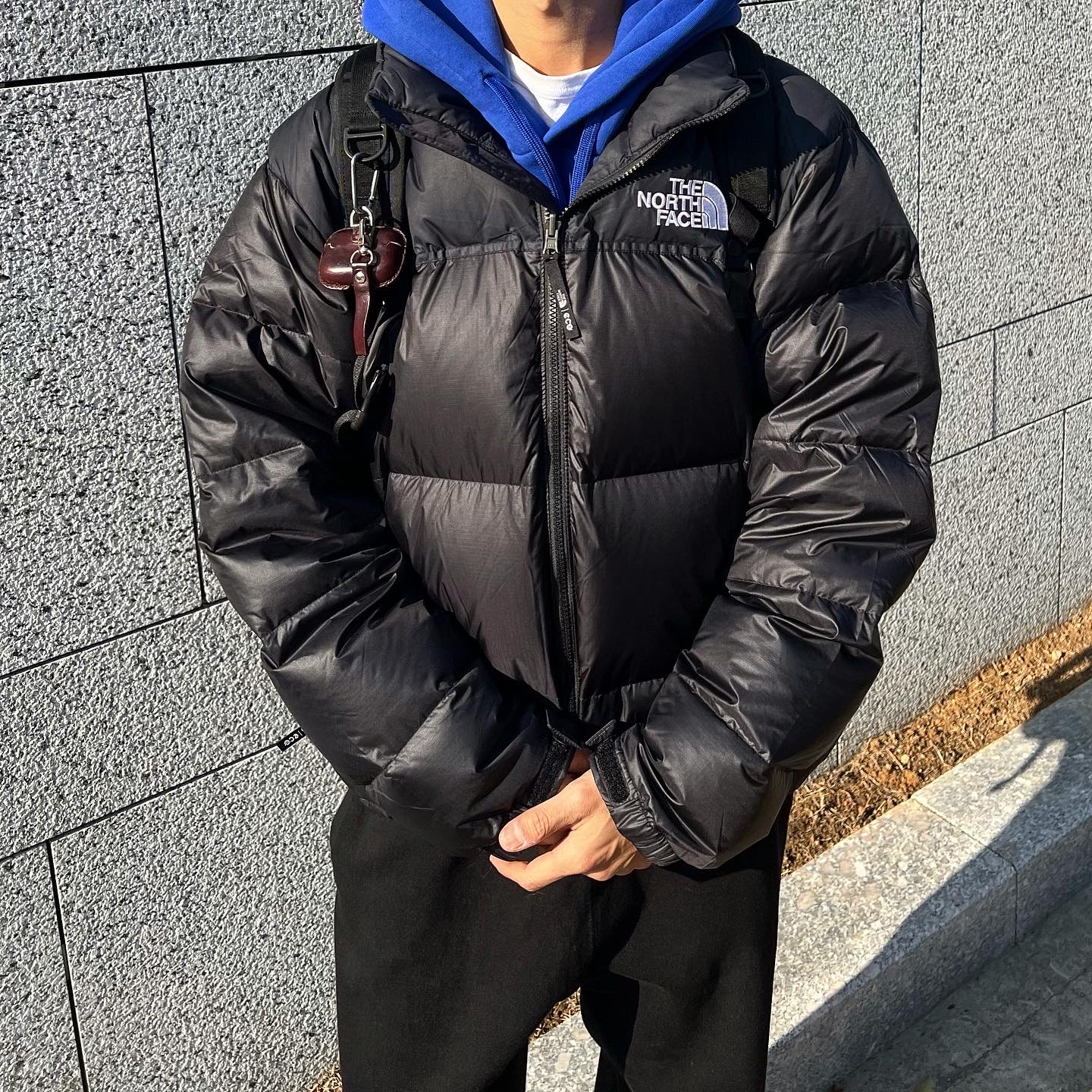 The North Face 1996 Eco Nuptse Jacket Black, Asics x JJJJound Gel-Kayano 14 Silver White 착용 스타일 - 1