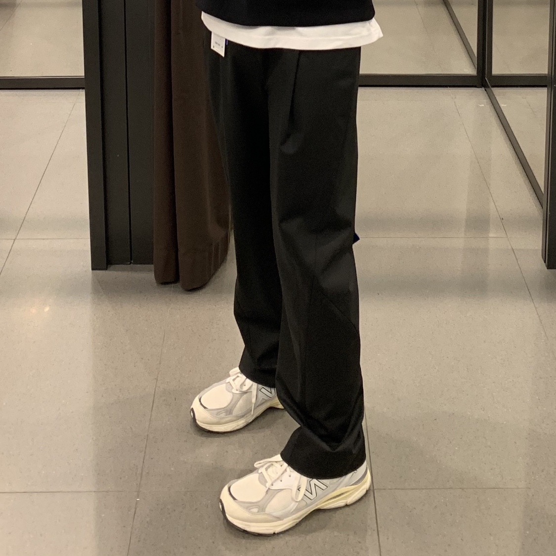New Balance 990v3 Made in USA Sea Salt, Zara x Ader Error Tapered Trousers Black 착용 스타일