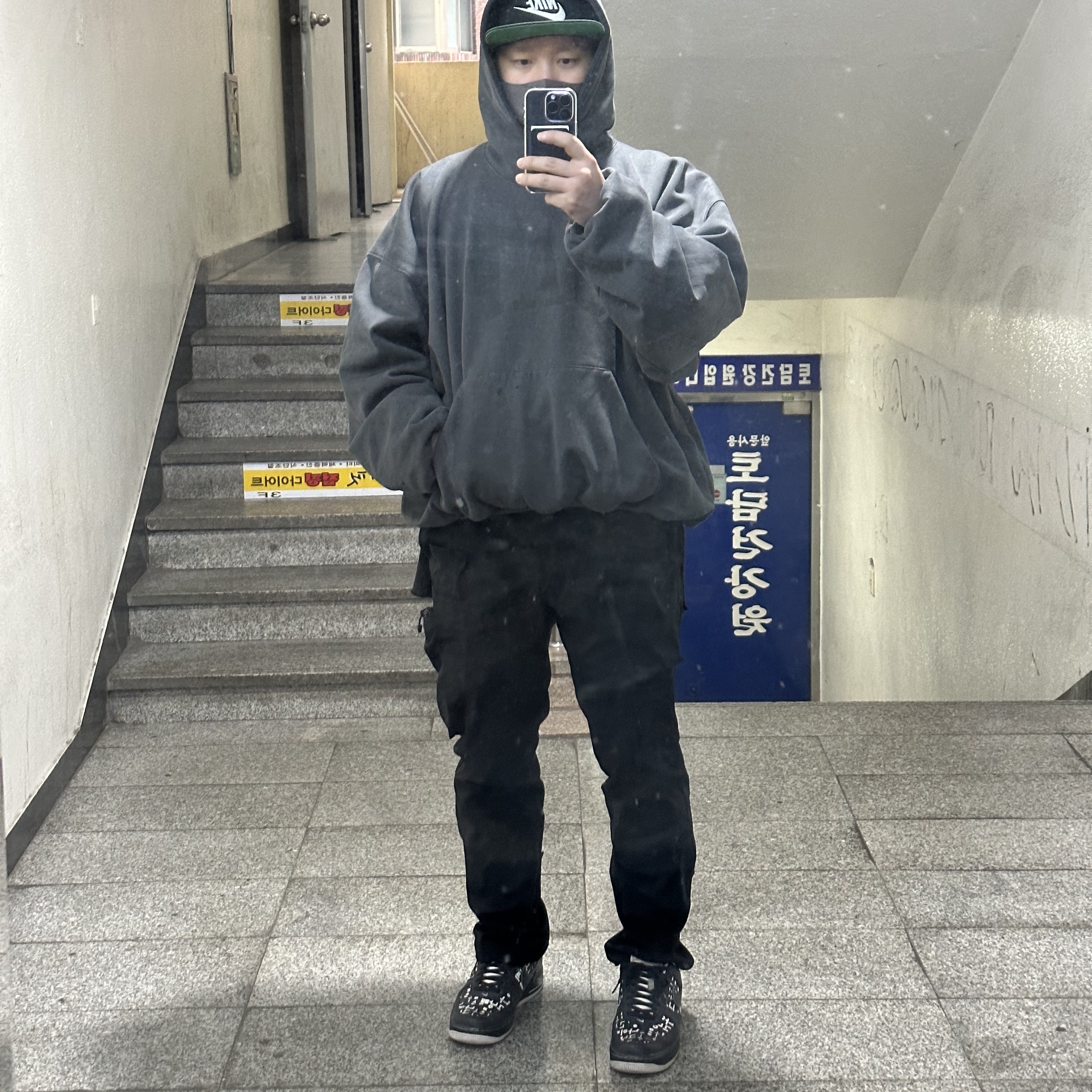Yeezy Gap Engineered By Balenciaga Dove Hoodie Black, Undermycar Bucky Multi Pocket Dynamic Pants Dark Forest - 22SS 착용 스타일