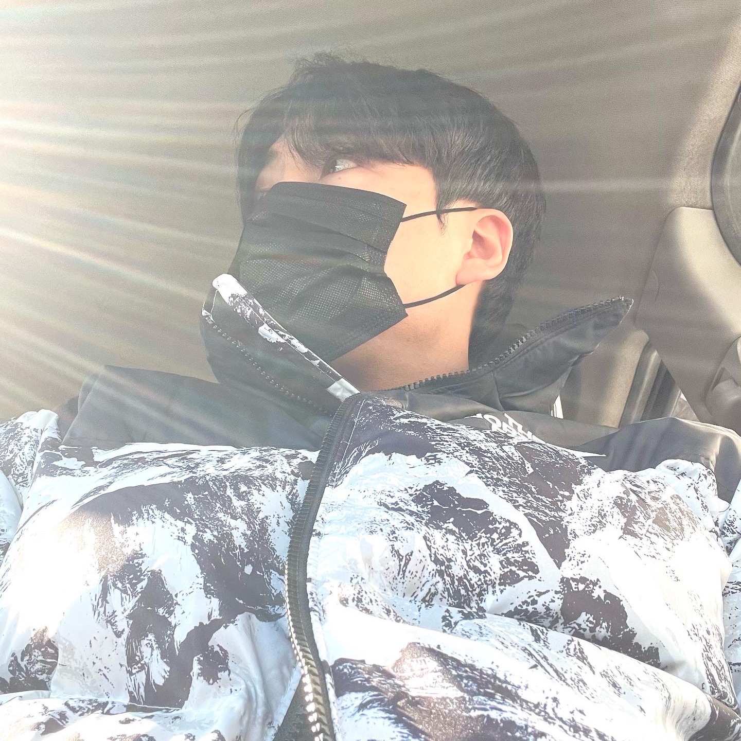 The North Face 1996 Novelty Nuptse Jacket Nutral Gray 착용 스타일 - 1