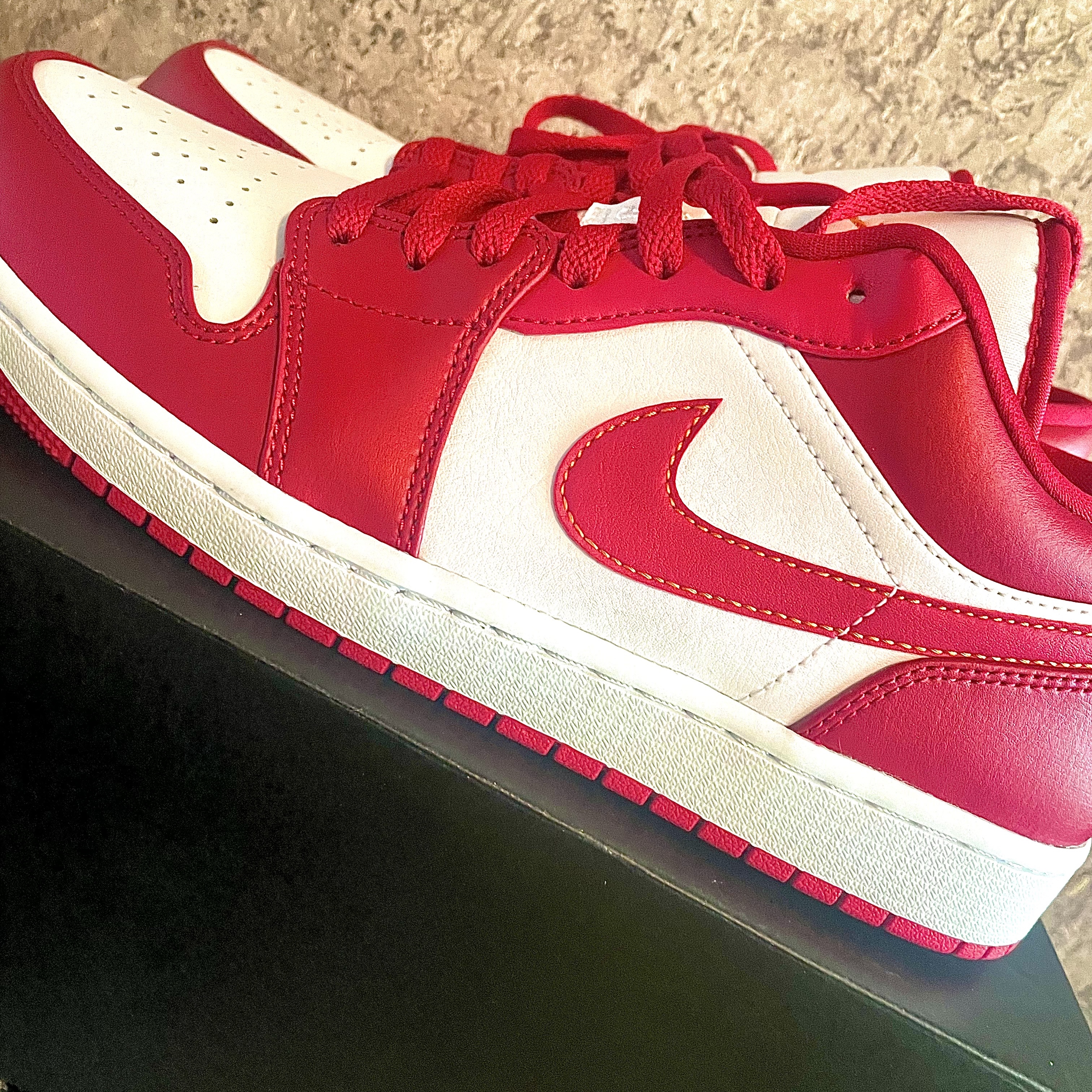 Jordan 1 Low Cardinal Red 착용 스타일