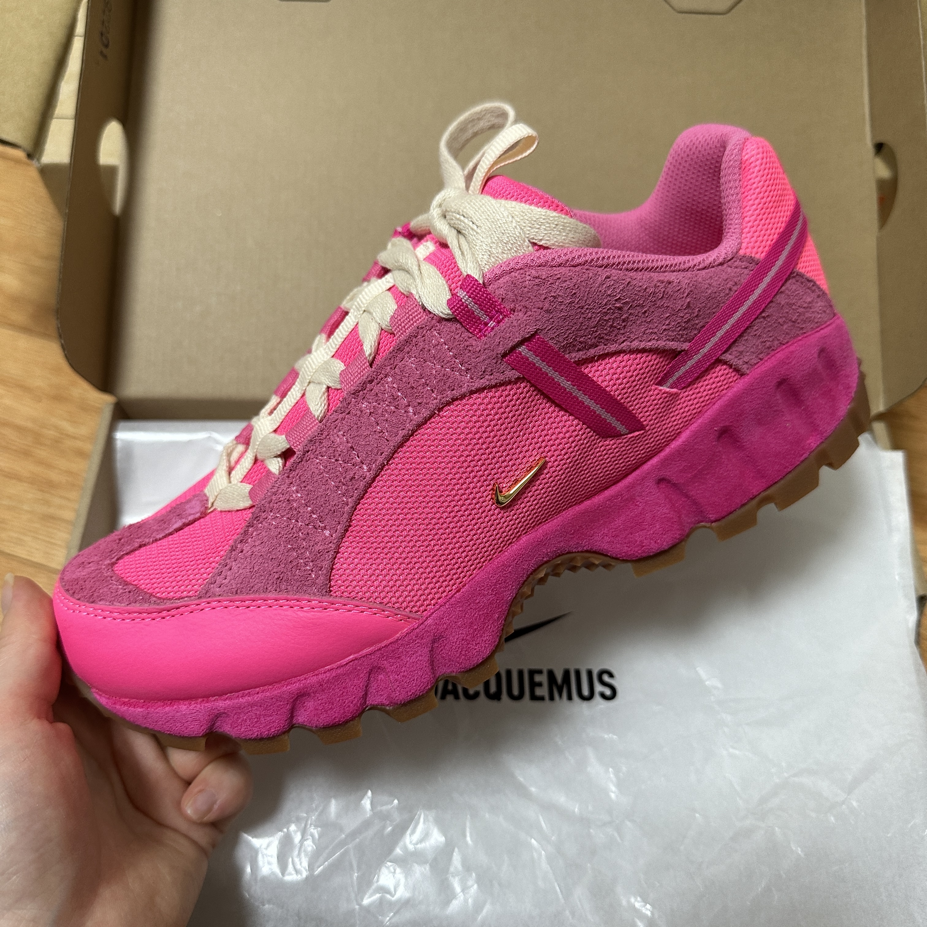 Nike x Jacquemus Air Humara LX Pink Flash 착용 스타일 - 1